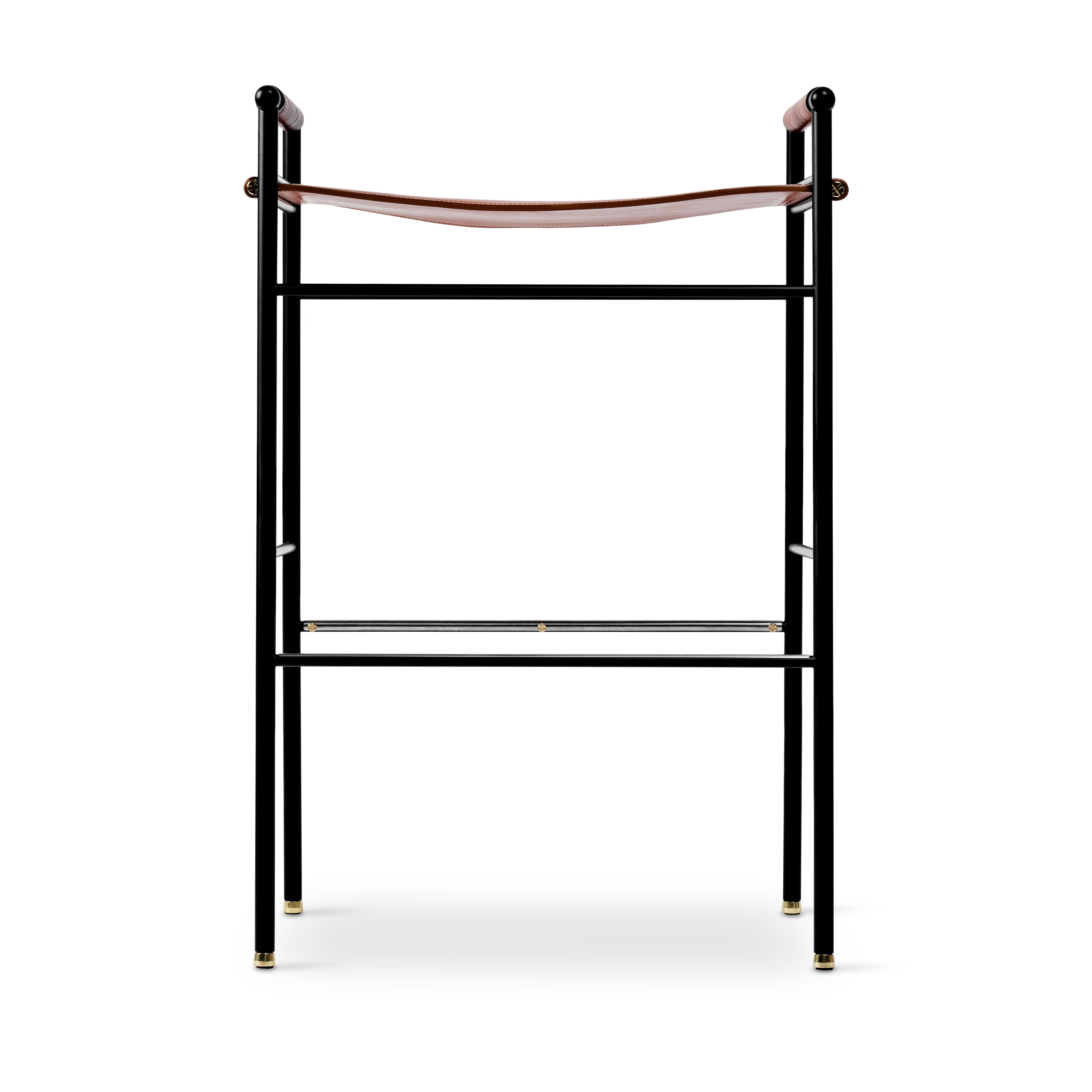 Poudré Ensemble de 4 tabourets de bar contemporains en cuir naturel pour fumeurs et métal en caoutchouc noir en vente