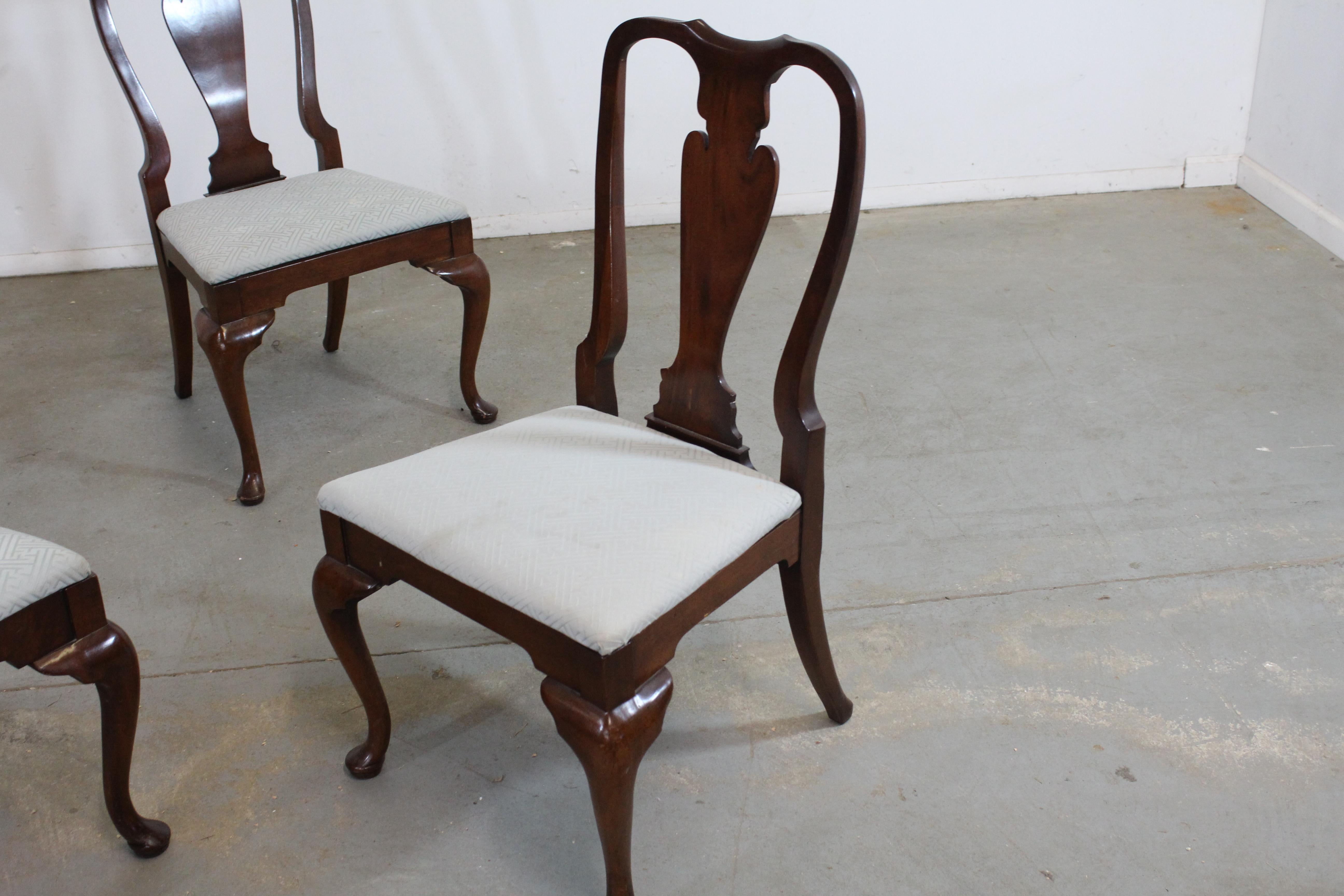 Set of 4 reproduction Queen Anne solid mahogany dining side chairs

Offered is a set of 4 reproduction Queen Anne solid mahogany dining side chairs. They are made of solid mahogany wood and have upholstered seats. In good condition for their age,