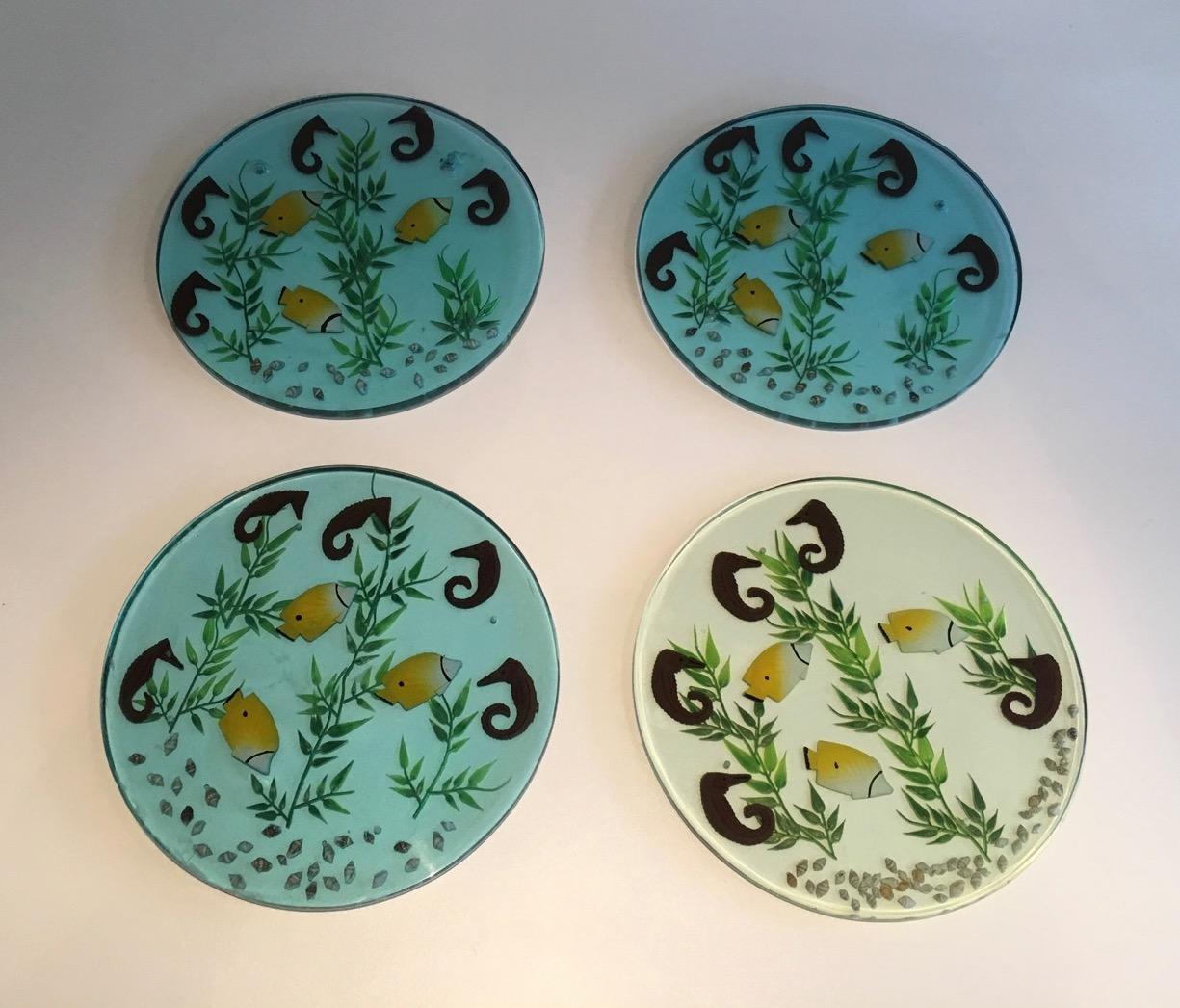 Mid-Century Modern Set of 4 Resin Plates with Incrusted Seahorses, Fishes, Algues and Shells For Sale