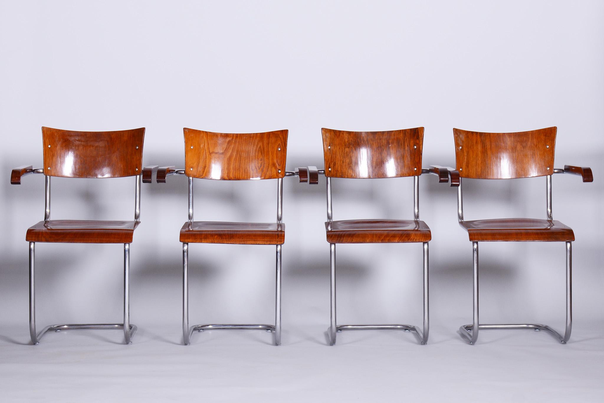 Set of 4 restored Bauhaus beech armchairs designed by Mart Stam.

Style: Bauhaus
Designer: Mart Stam
Maker: Robert Slezak
Period: 1930-1939
Source: Czechia

Material: Beech and chrome-plated steel
Measures: Seat height: 45 cm /