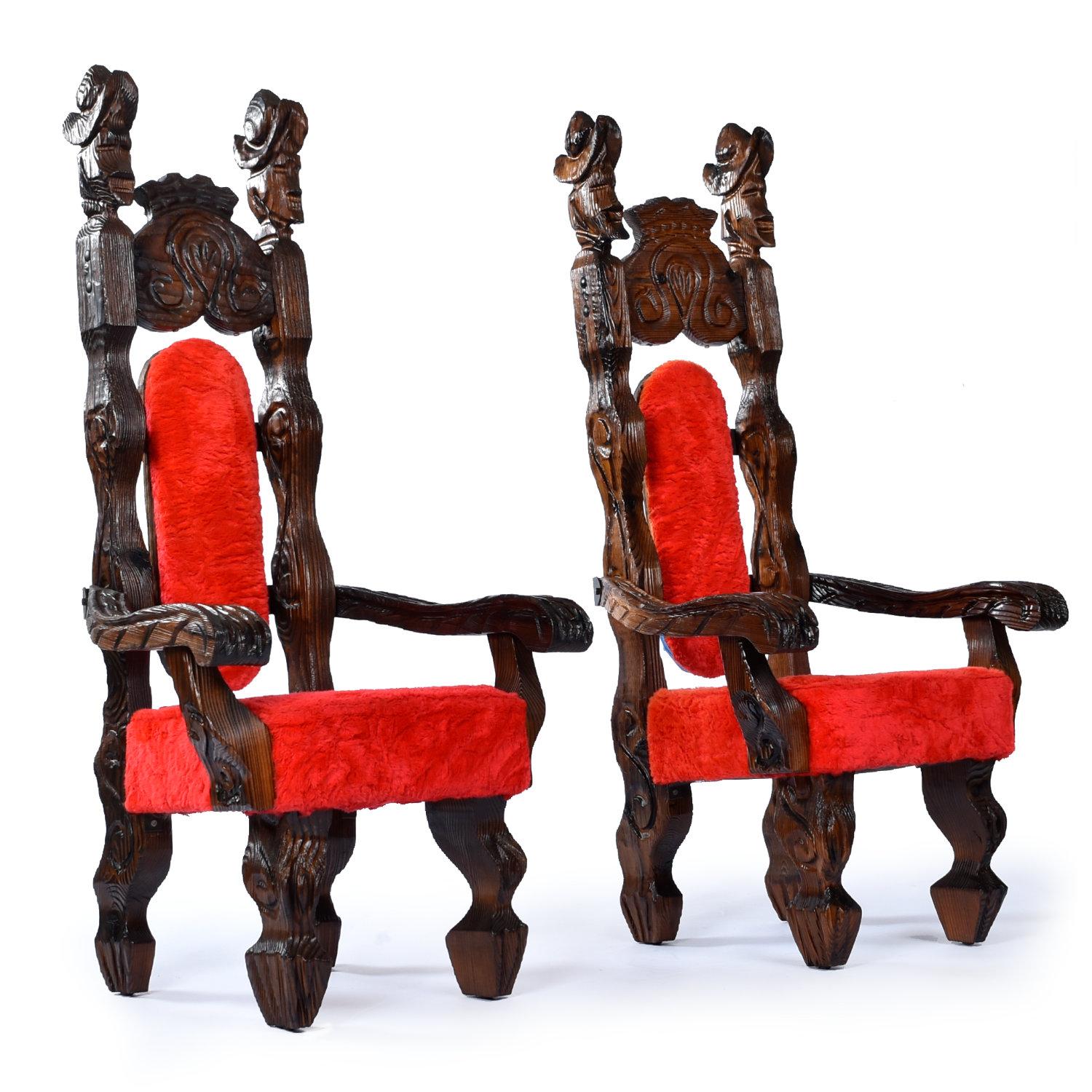 Ensemble de 4 chaises vintage Witco Conquistador Tiki en fourrure rouge d'origine restaurées en vente 1
