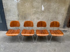 Ensemble de 4 chaises de salle à manger DCM restaurées Charles & Ray Eames Herman Miller 1960