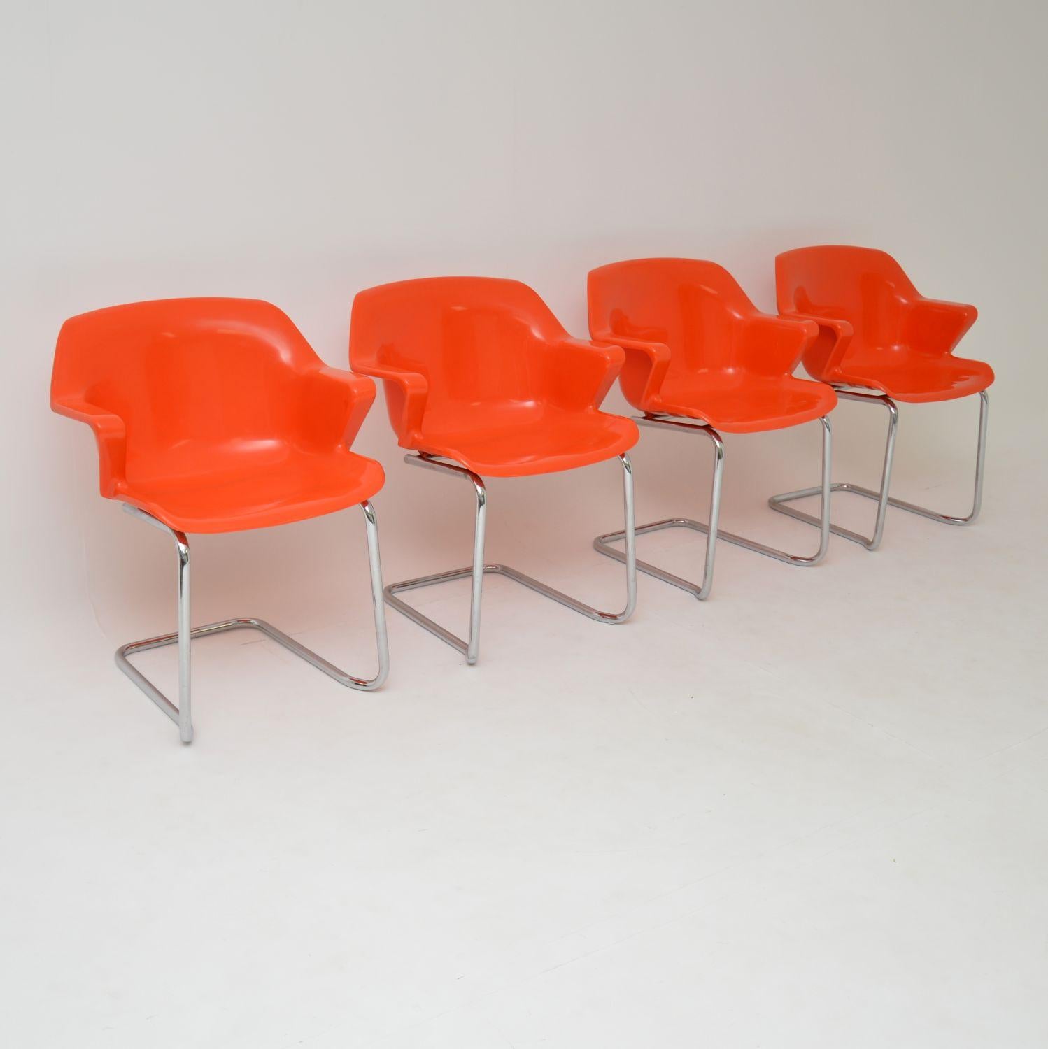 A stylish and extremely rare set of ‘Steelux’ dining chairs, these were designed by Robert Heritage, they date from the 1960s.

They are of amazing quality, with plastic injection moulded seats and cantilevered tubular steel bases.

The design