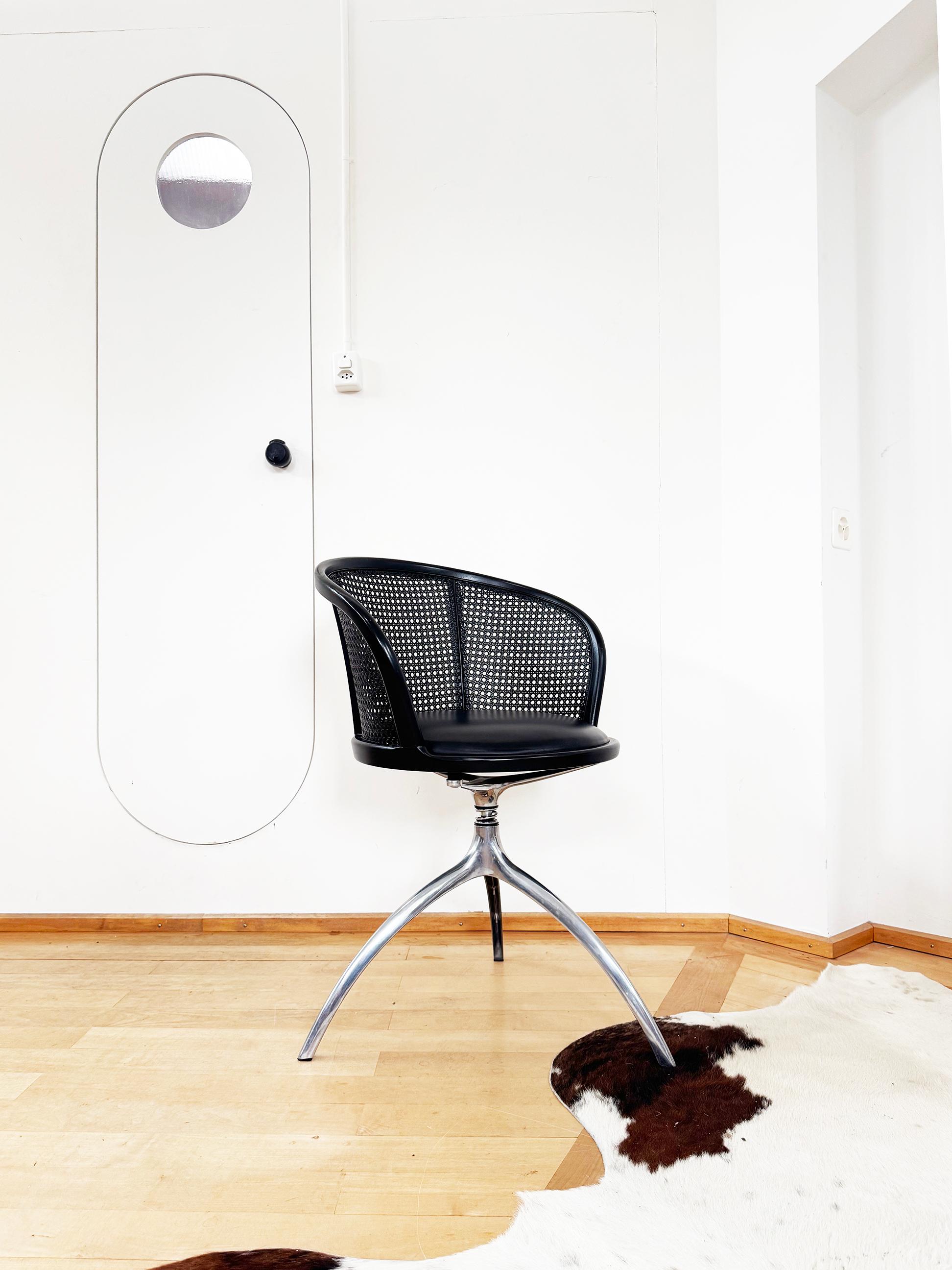 Lot de 4 chaises Rizzatto Alias 901 Young Lady, assise et canne noires, structure en aluminium en vente 9