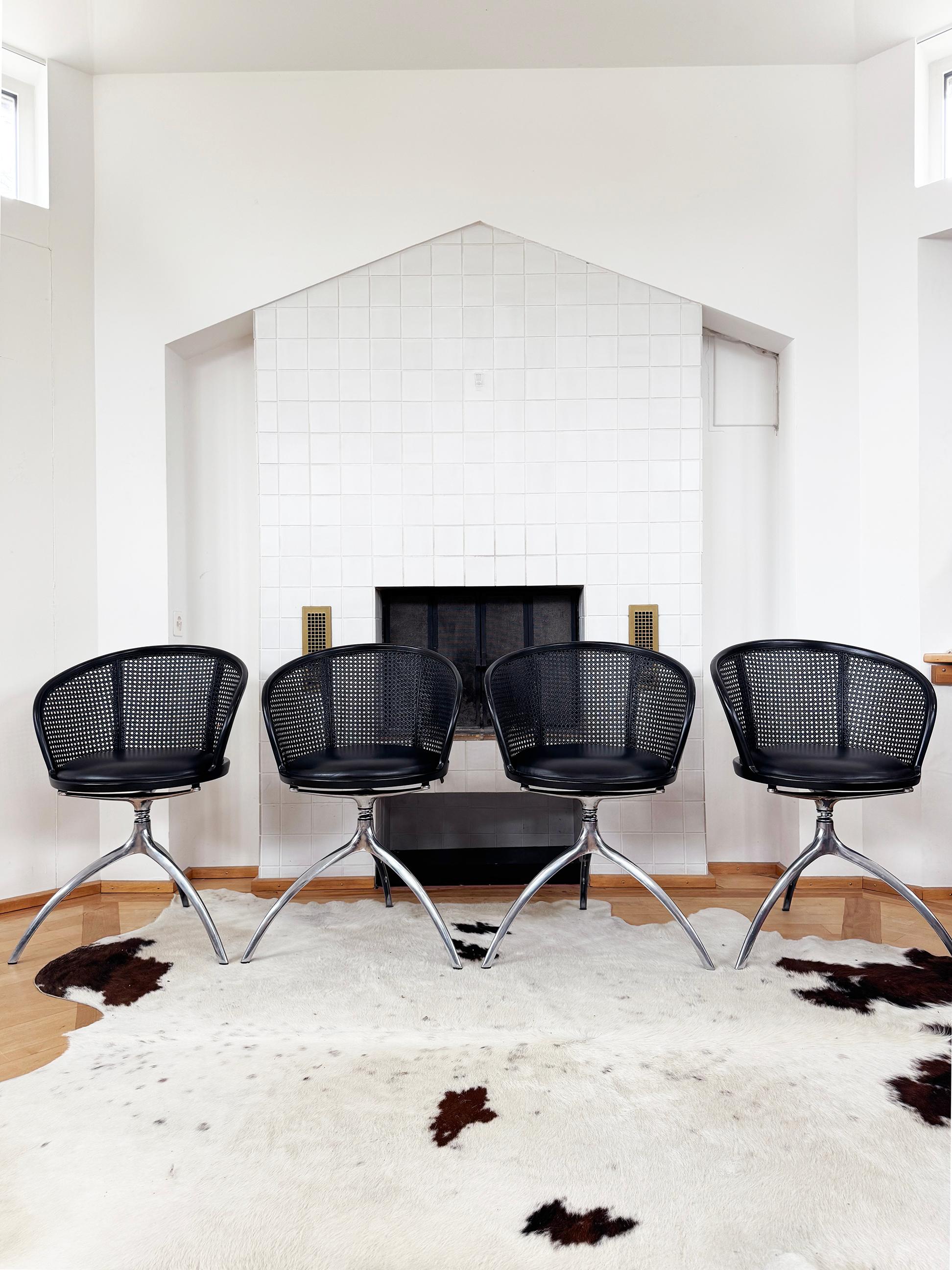 Lot de 4 chaises Rizzatto Alias 901 Young Lady, assise et canne noires, structure en aluminium Bon état - En vente à Basel, BS