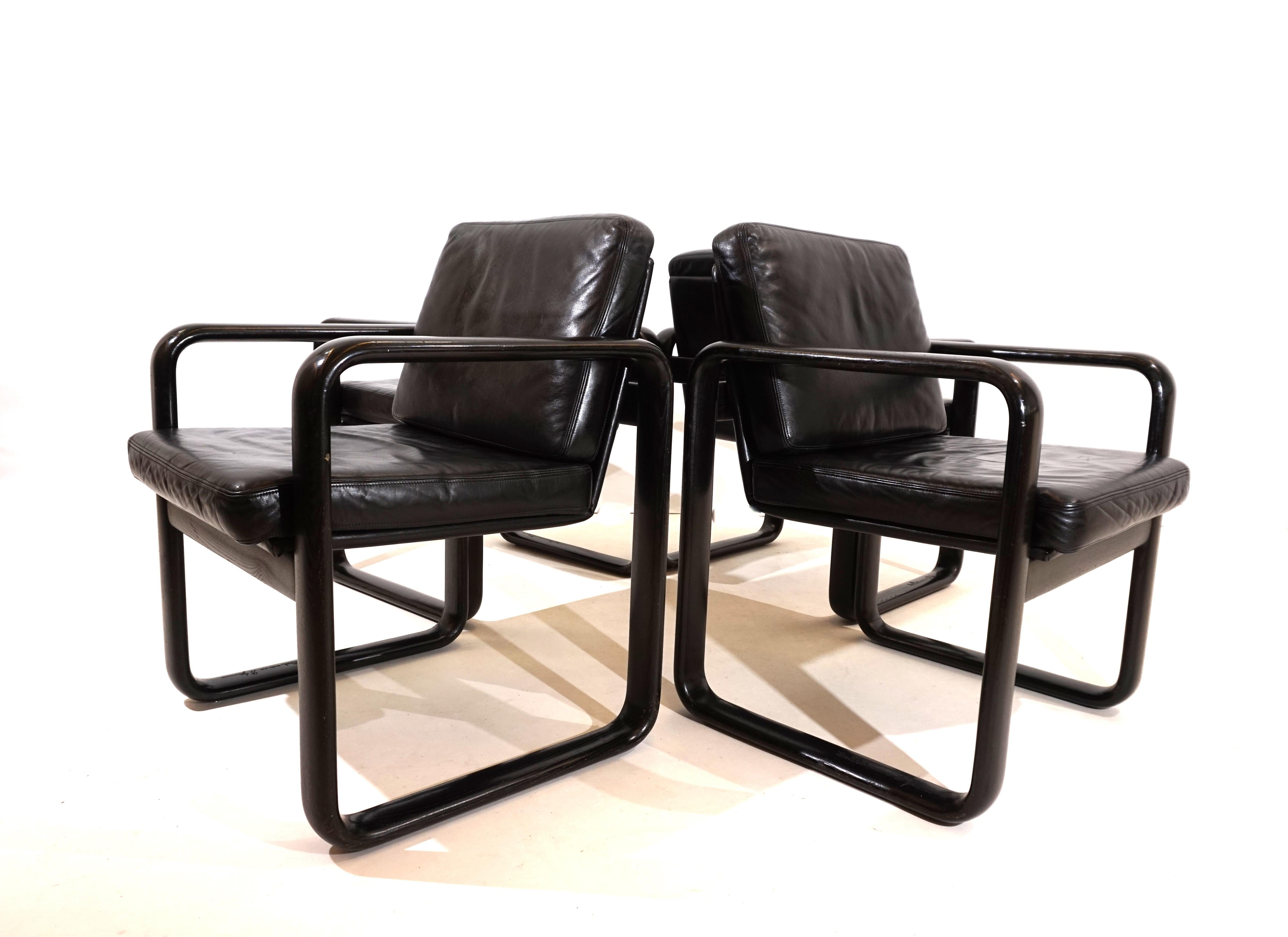 The set of 4 of these striking Hombre chairs comes in the most popular color combination of black leather/black wooden frame. The leather of the chairs is in very good condition and the seating comfort is impeccable. The cubist wooden frames of the