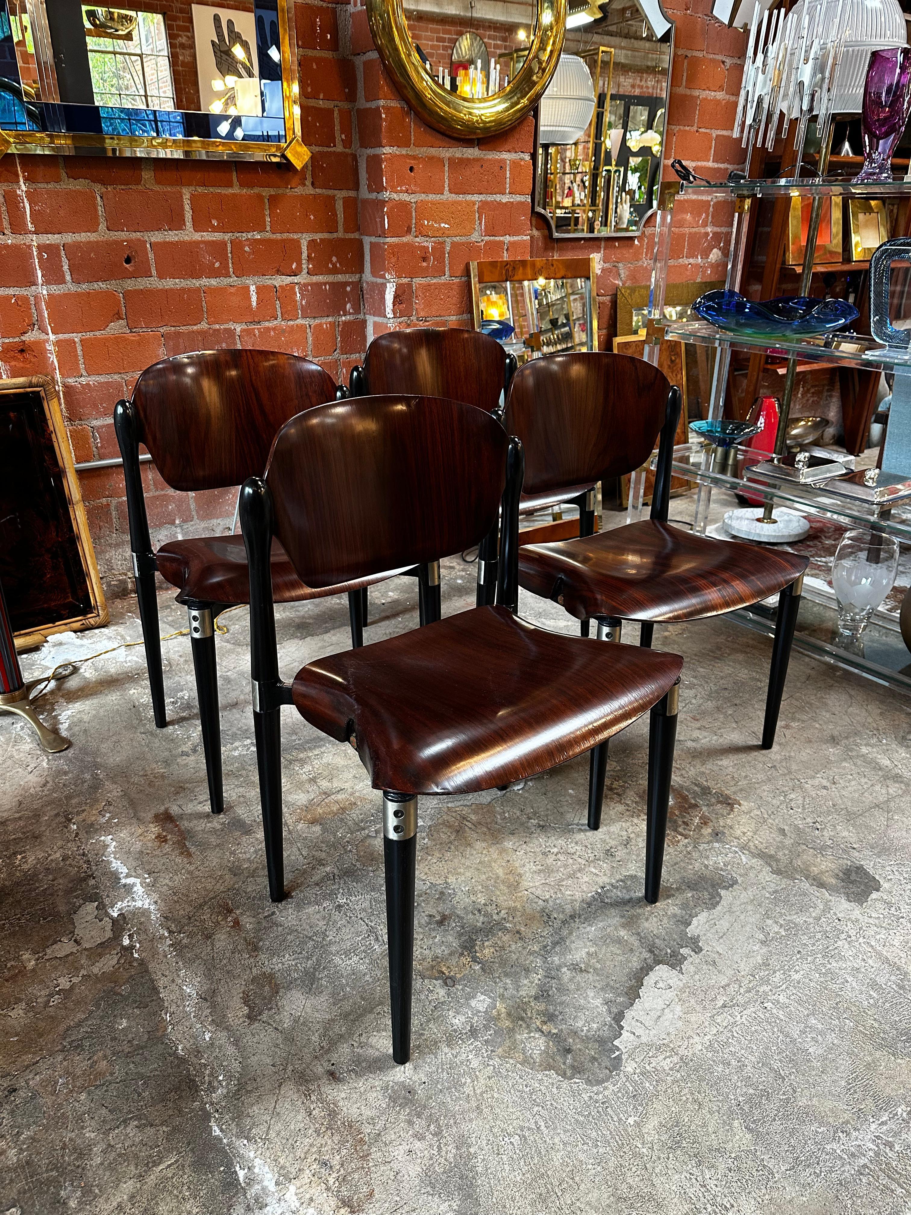 Ensemble de 4 chaises d'appoint en bois de rose et laqué noir 