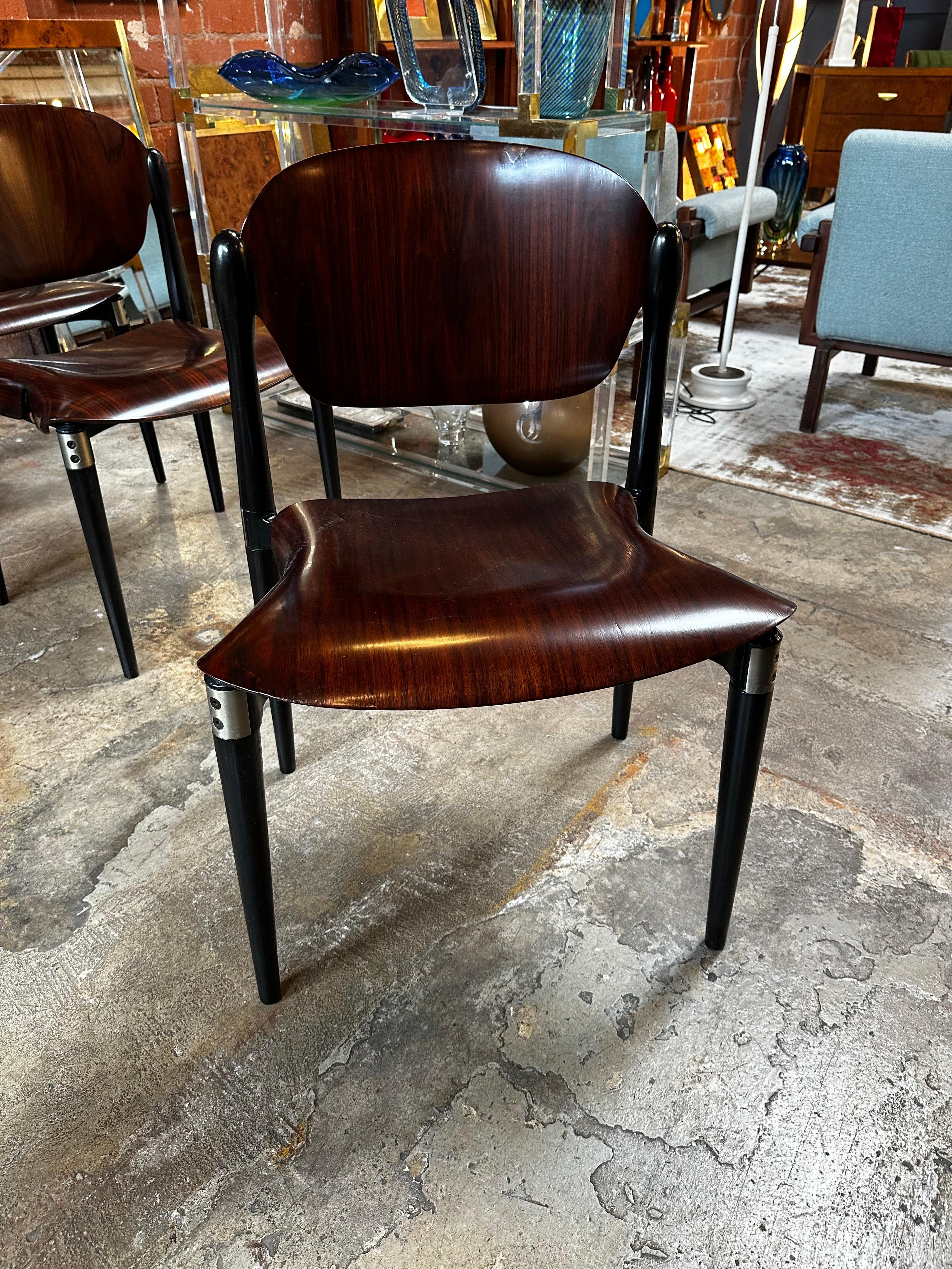 Bois de rose Ensemble de 4 chaises d'appoint « S83 » en bois de rose et laqué noir par E.Gerli pour Tecno en vente