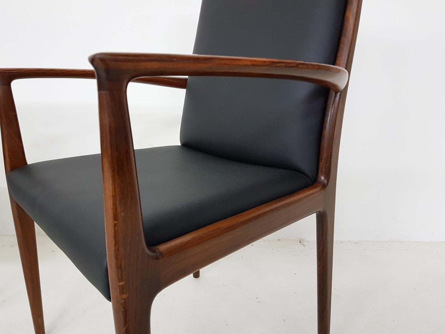 Ensemble de 4 chaises de salle à manger en bois de rose et cuir noir:: style moderne danois:: années 1950 en vente 1