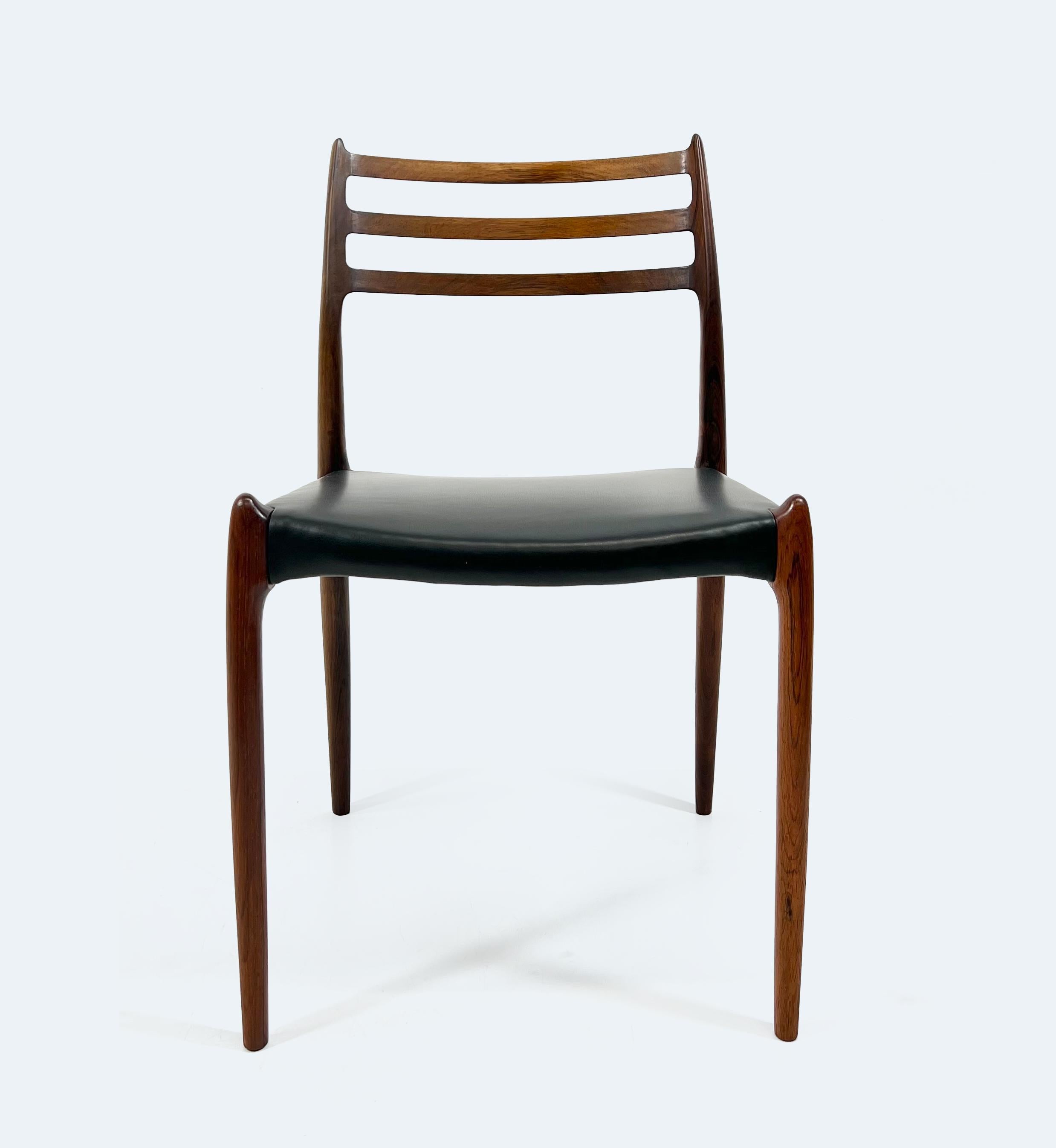 Scandinavo moderno Set di 4 sedie in palissandro No. 78 di Niels O. Møller per J.L. Møller Møbelfabrik in vendita