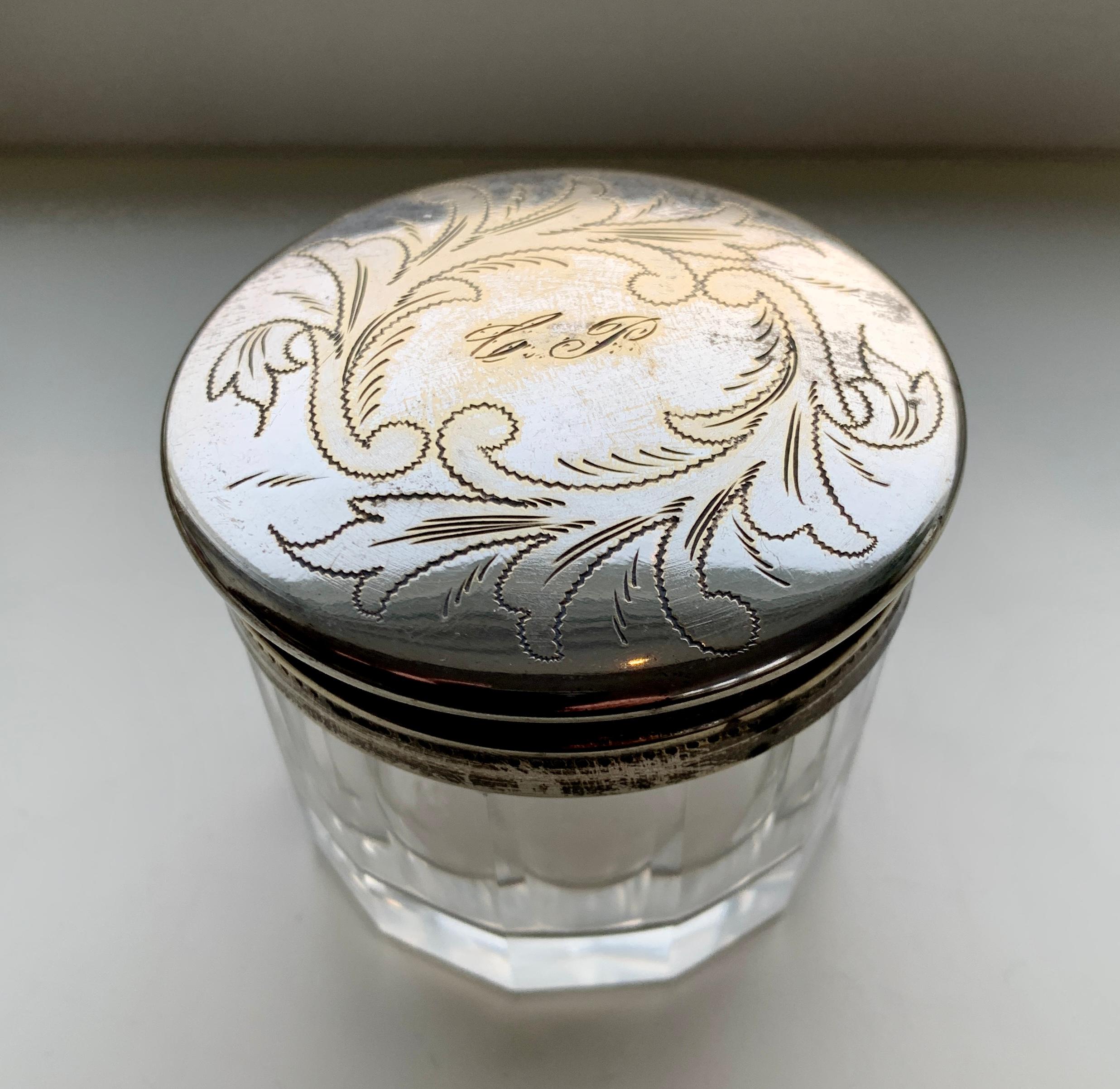Set of 4 Round Glass Candy or Jewelry Boxes, 19th Century For Sale 1
