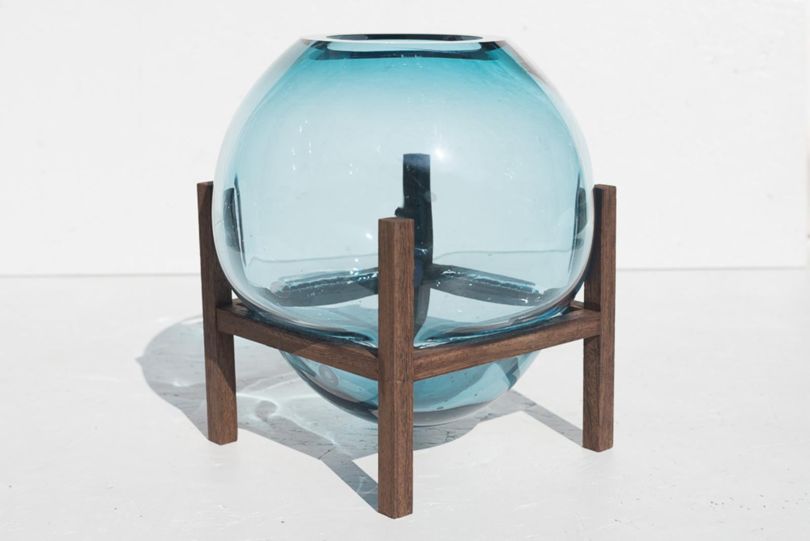 Set Of 4 Round Square Blue Up & Down Vase by Studio Thier & van Daalen
Dimensions: W 30 x D 30 x H 35cm
Materials: Wood, Glass

When blowing soap bubbles in the air Iris & Ruben had the dream to capture these temporary beauties in a tendril