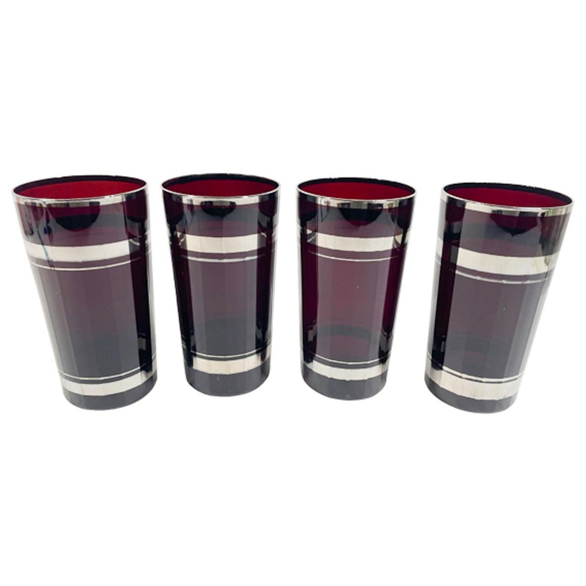 Set von 4 Rubinroten Art-Déco-Gläsern mit Silberbändern auf vertikal facettierten Seiten