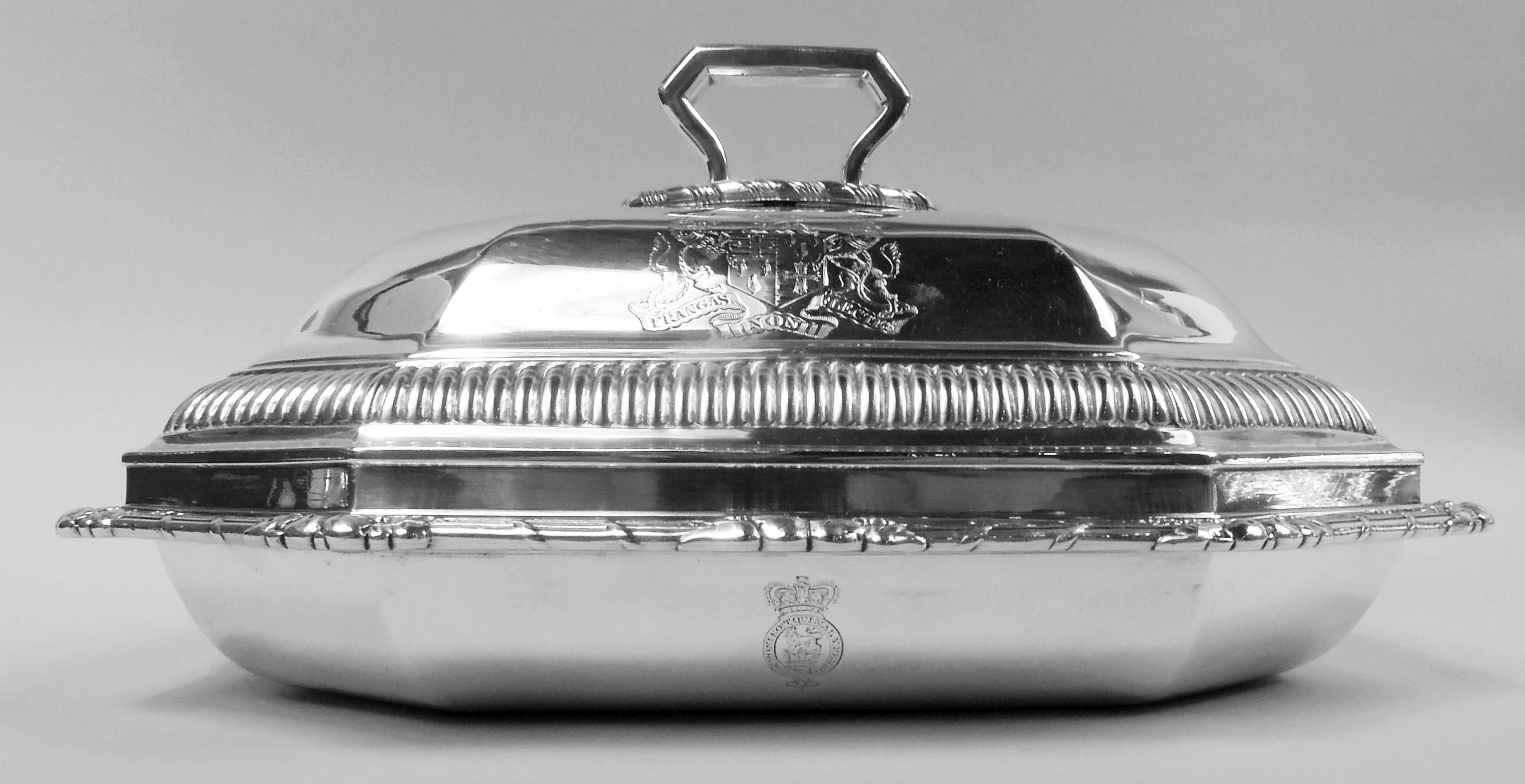 Set von 4 Rundell, Bridge & Rundell Entree-Tellern mit königlicher Provenienz (Georgian) im Angebot