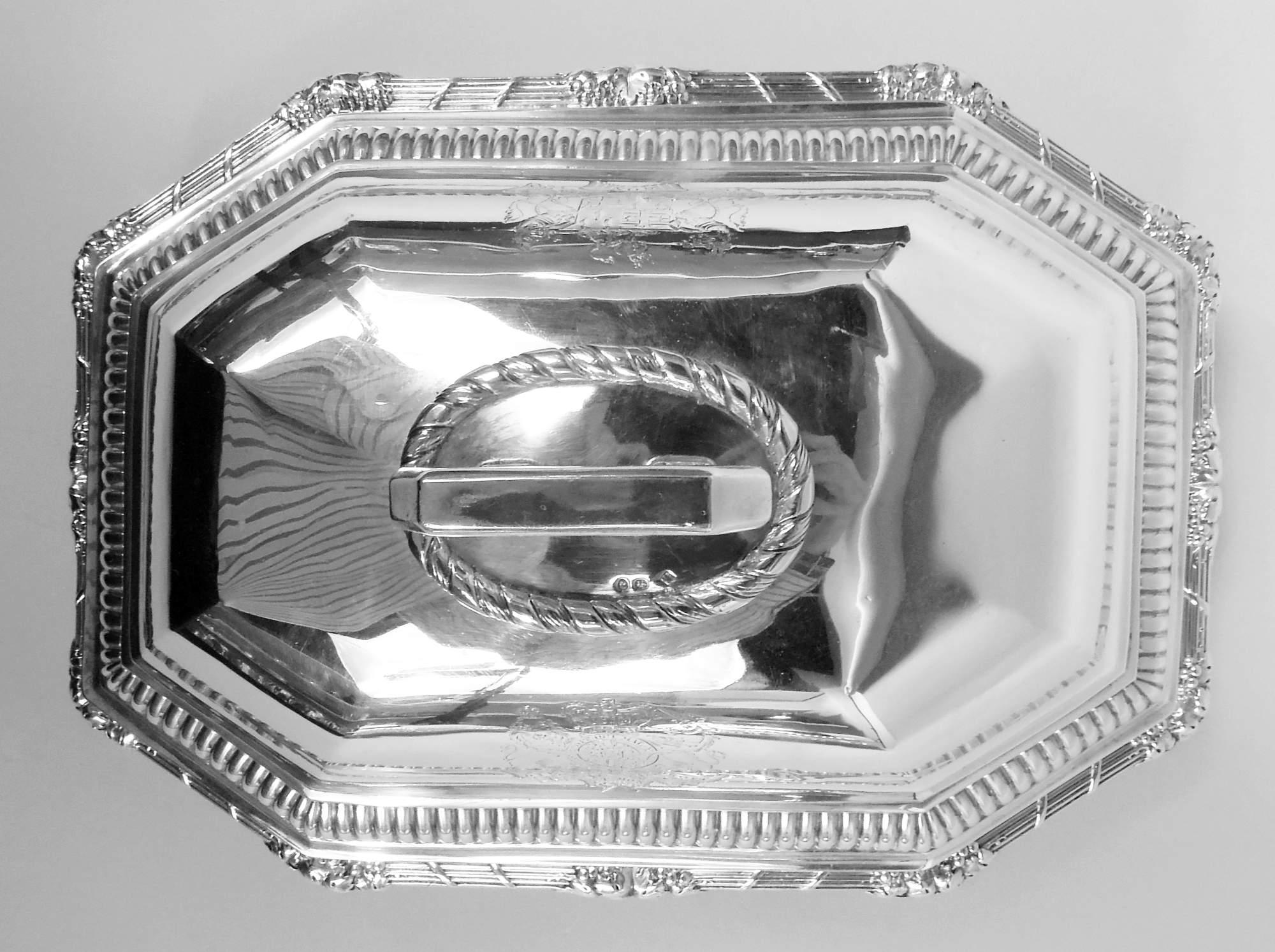 Set von 4 Rundell, Bridge & Rundell Entree-Tellern mit königlicher Provenienz (Sterlingsilber) im Angebot