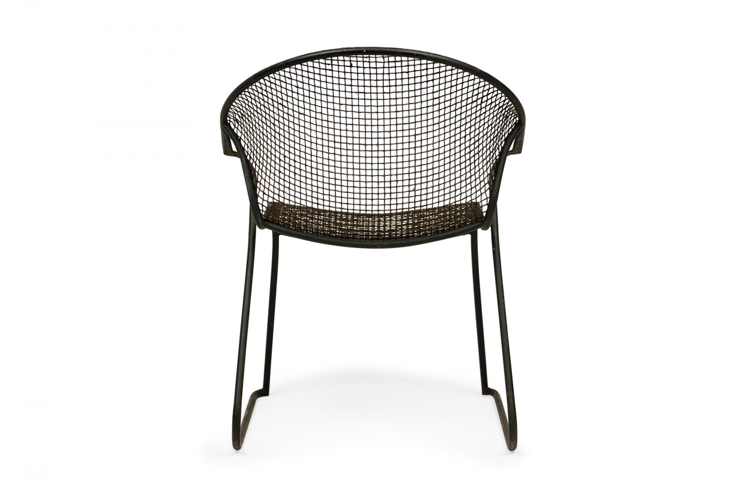 Juego de 4 sillas de comedor Russell Woodard con asiento cóncavo y respaldo curvado Moderno de mediados de siglo en venta