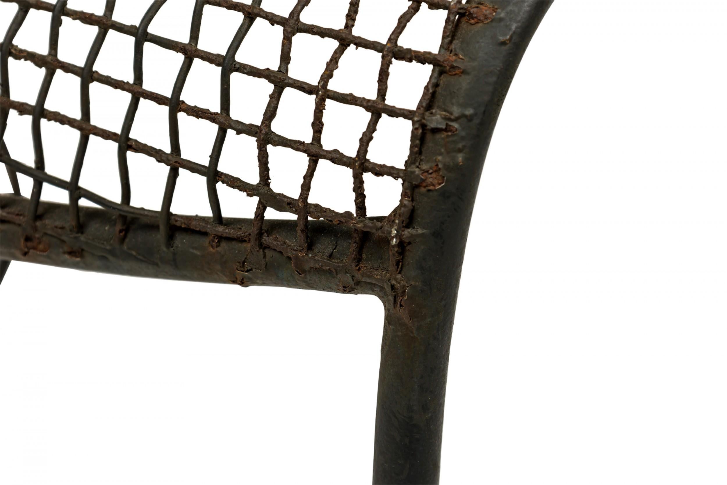 Juego de 4 sillas de comedor Russell Woodard con asiento cóncavo y respaldo curvado Estadounidense en venta