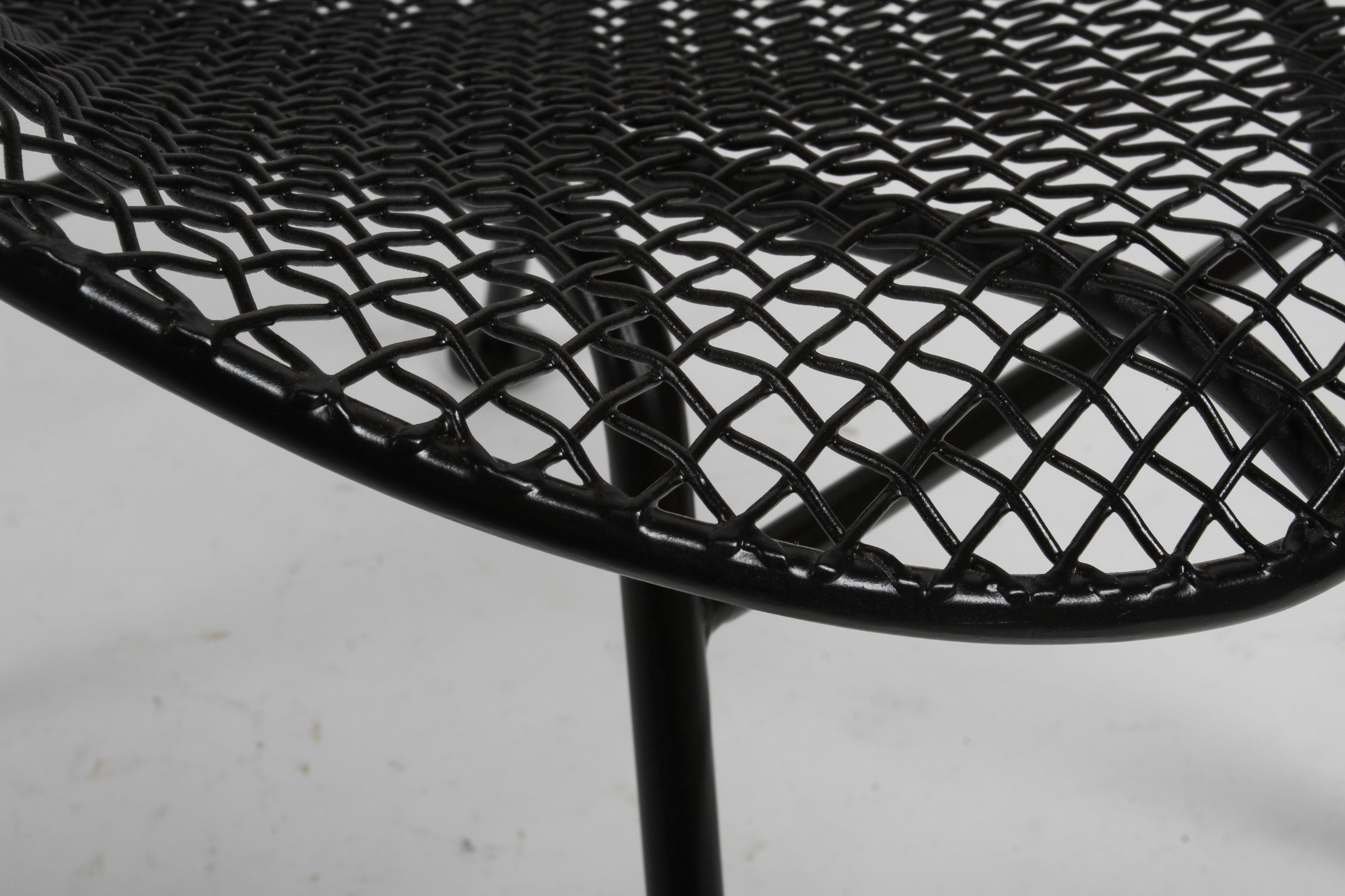 Set of 4 Russell Woodard Restored Iconic Sculptura Mesh Lounge Patio Arm Chairs  For Sale 6