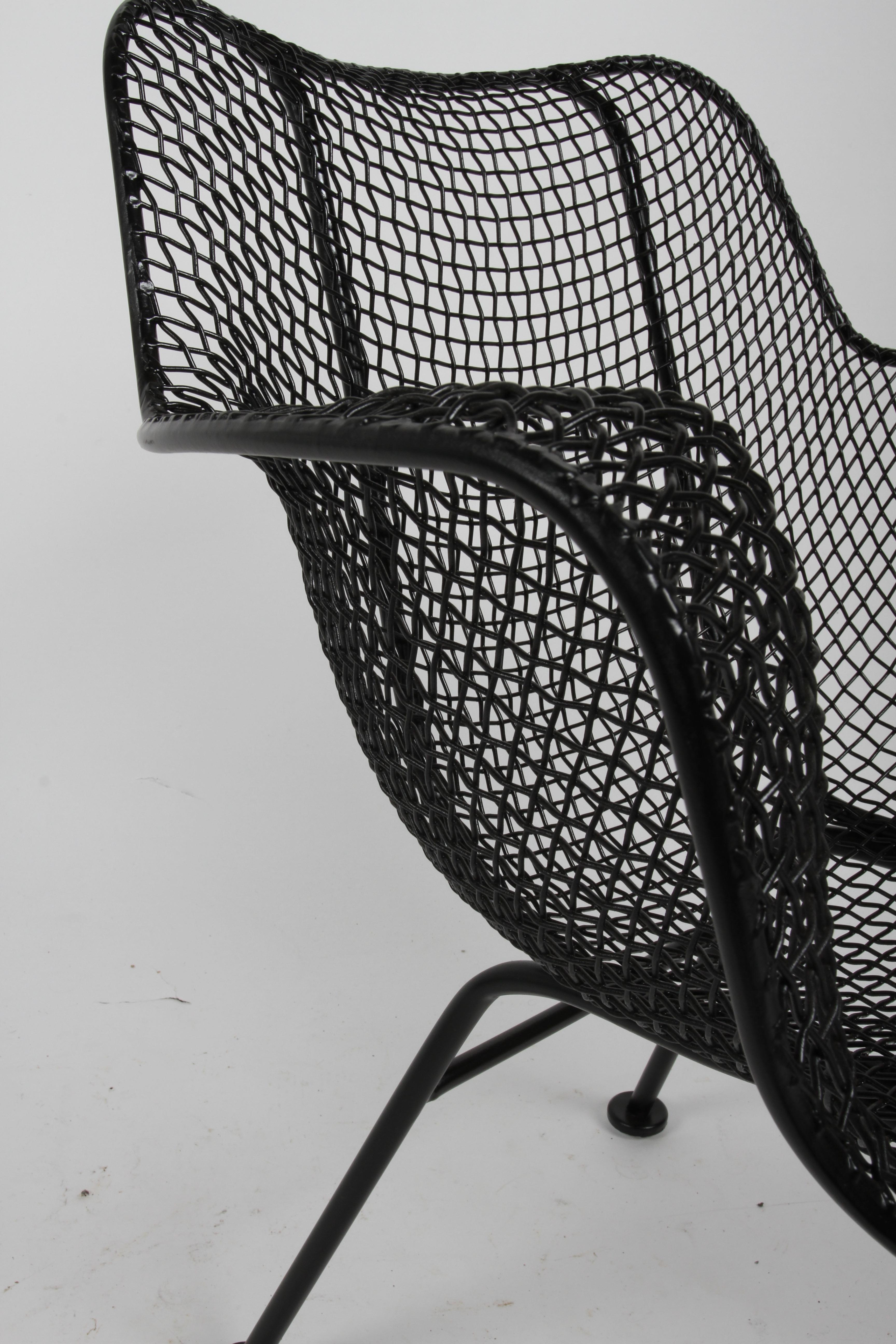 Satz von 4 restaurierten Ikonischen Skulpturen-Lounge-/Terrassensthlen von Russell Woodard aus Mesh im Angebot 7