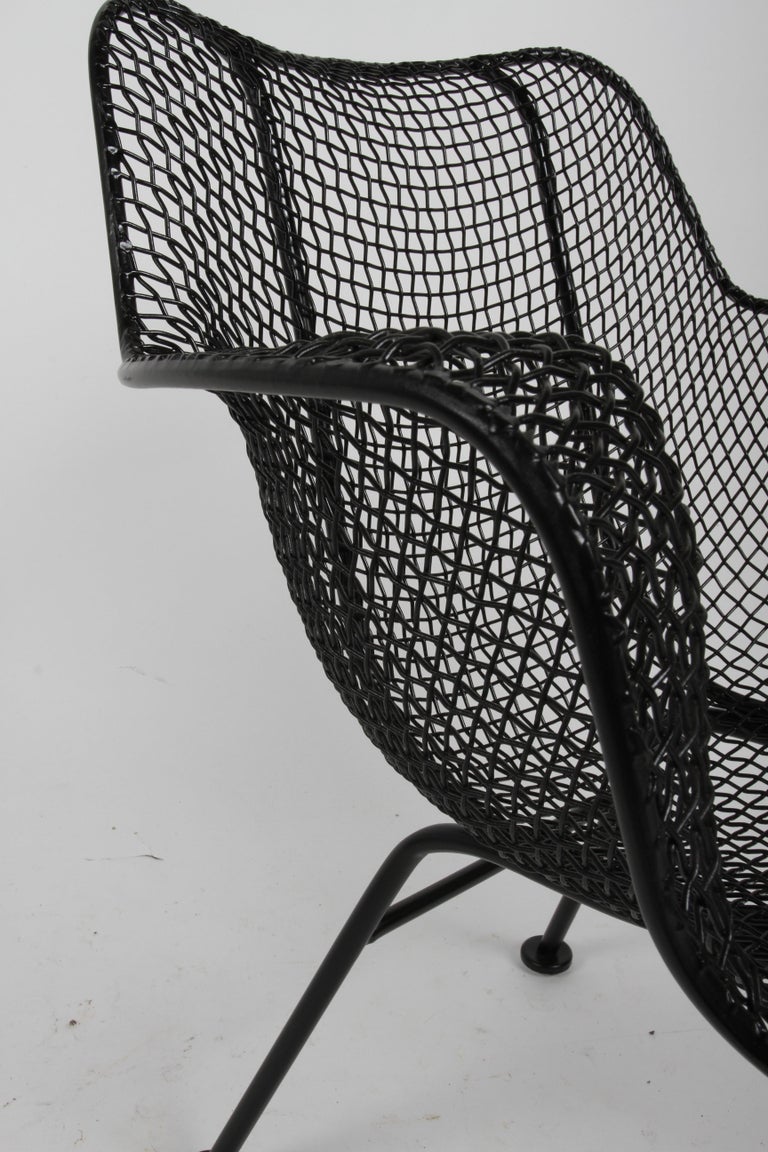 Set of 4 Russell Woodard Restored Iconic Sculptura Mesh Lounge Patio Arm Chairs  For Sale 7