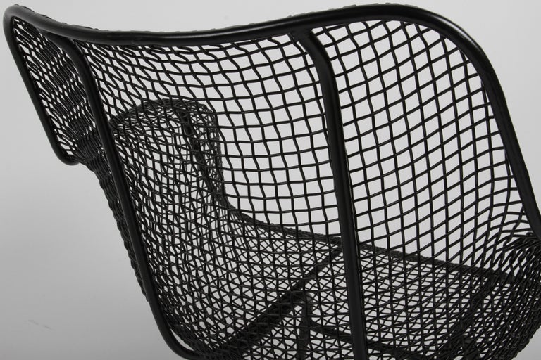 Set of 4 Russell Woodard Restored Iconic Sculptura Mesh Lounge Patio Arm Chairs  For Sale 10