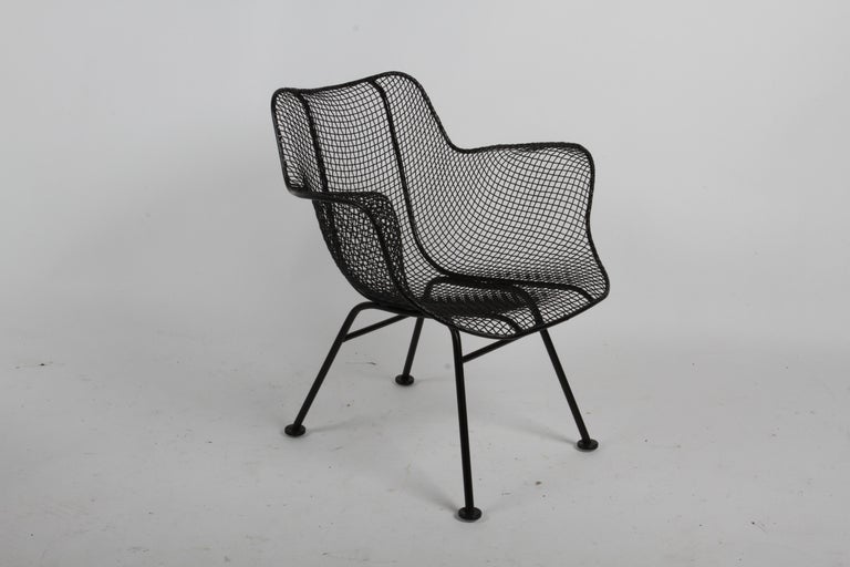 Set of 4 Russell Woodard Restored Iconic Sculptura Mesh Lounge Patio Arm Chairs  In Good Condition For Sale In St. Louis, MO