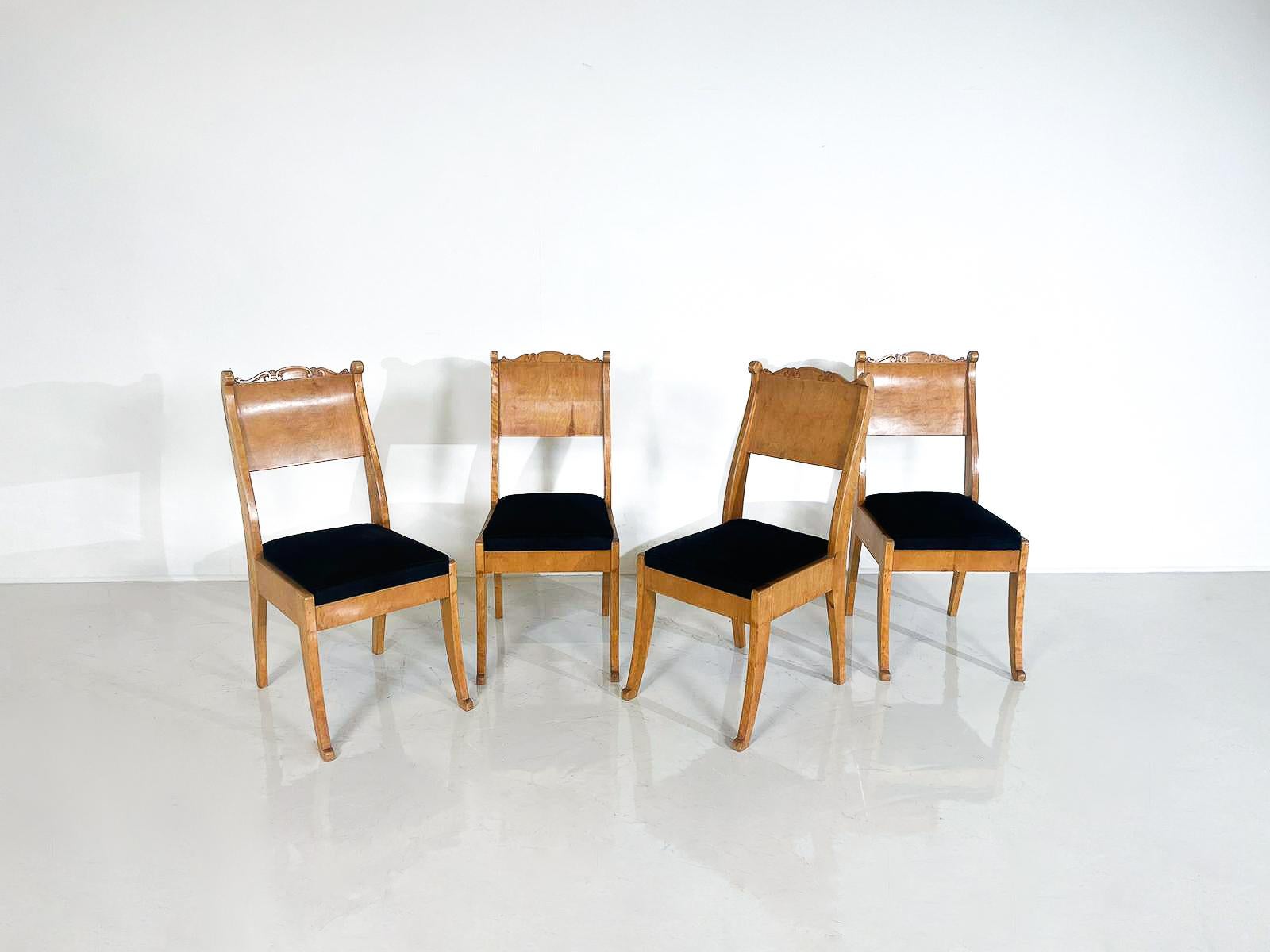 Set of 4 Russian Chairs, Birch Veneer, Early 19th Century For Sale 4