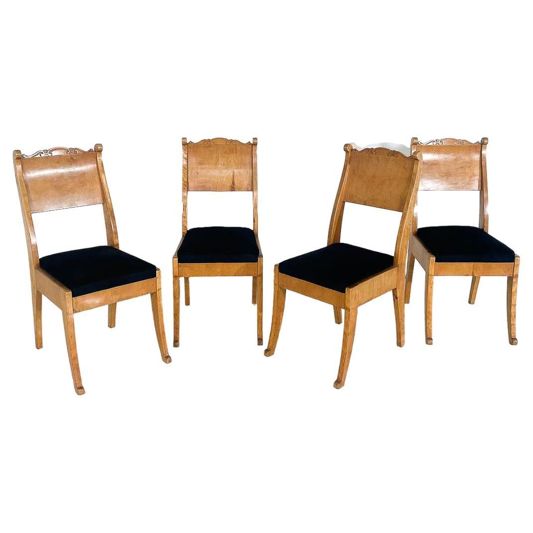 Ensemble de 4 chaises russes, placage de bouleau, début du 19ème siècle