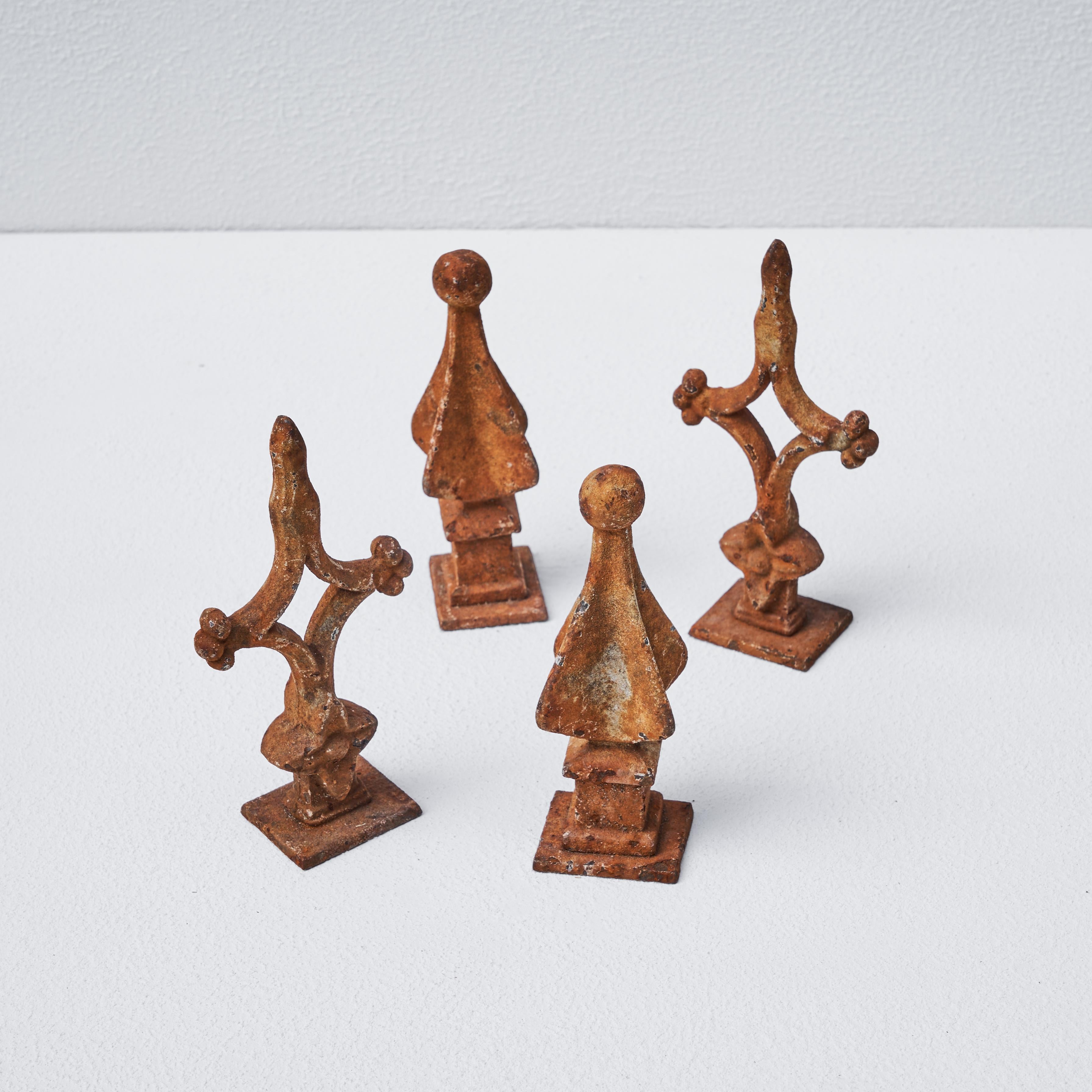 Set of 4 Rusted 19th Century Decorative Finials For Sale 5
