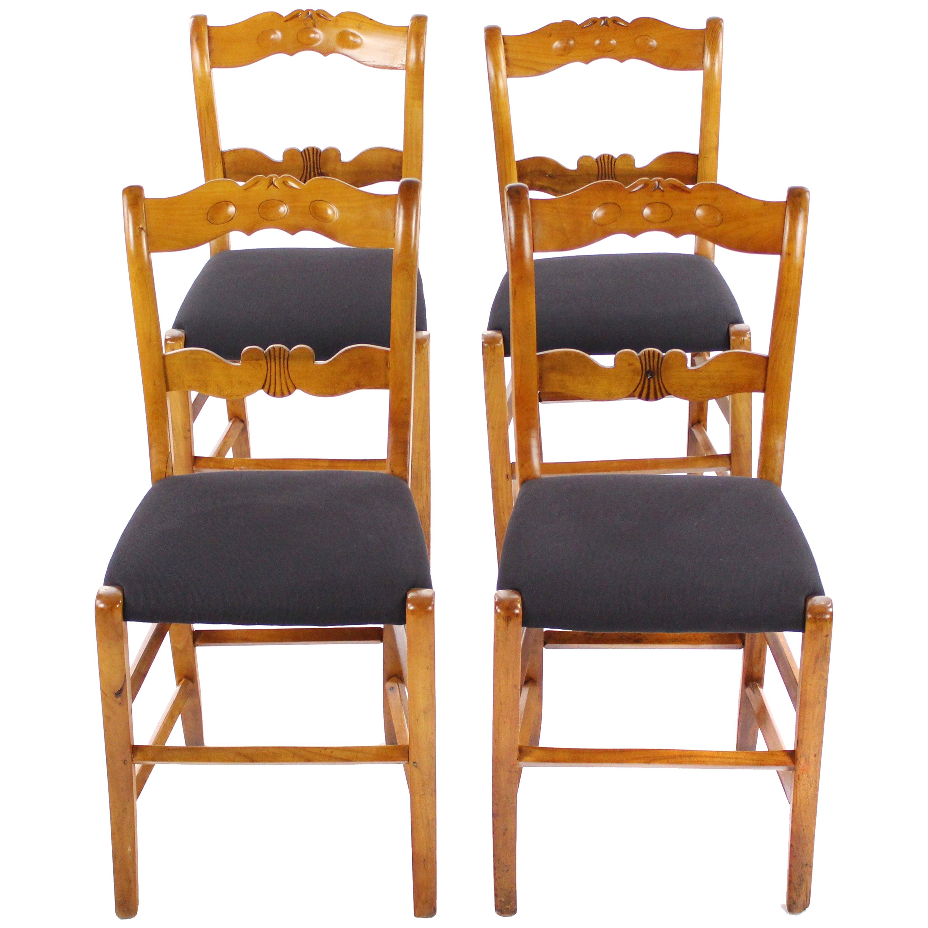 Set of 4 rustic Biedermeier Period Chairs, Germany circa 1830 Massive Cherrywood For Sale