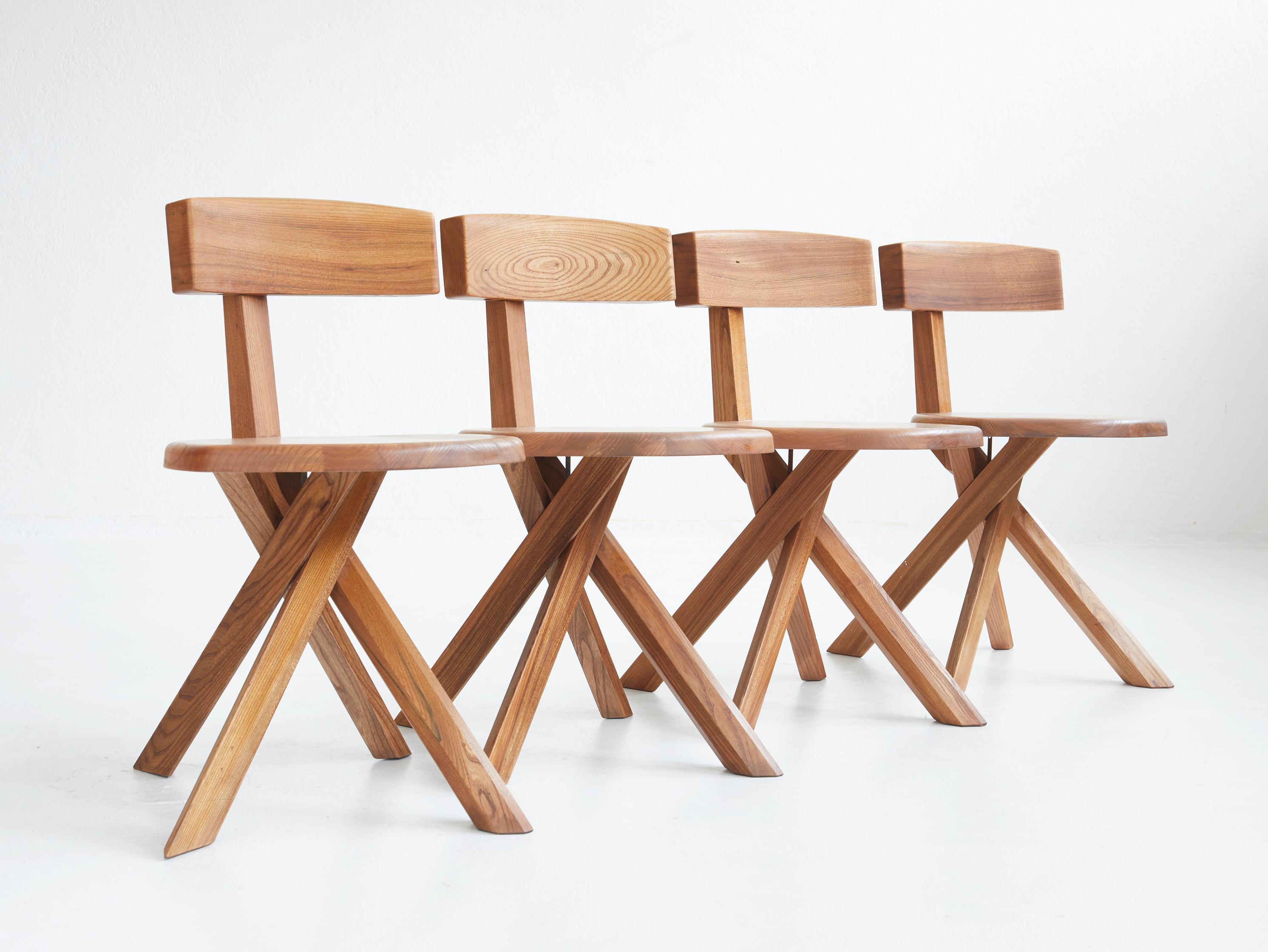 Magnifique ensemble de 4 chaises de salle à manger S34 en bois d'orme massif par Pierre Chapo.

La S34 est aujourd'hui la chaise la plus rare et la plus recherchée de Pierre Chapo et certainement l'une des chaises les plus sculpturales qui