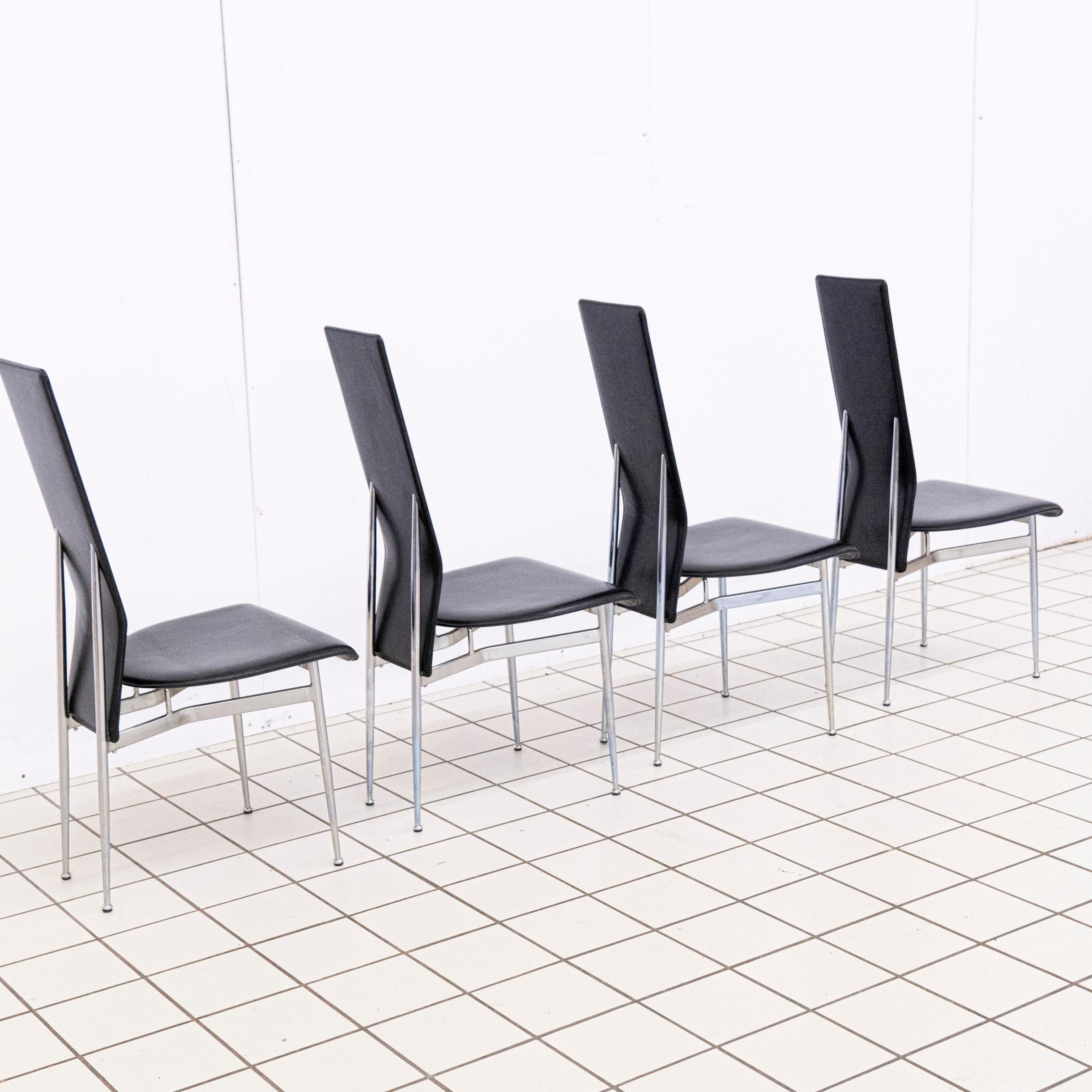 Italiano Set di 4 sedie di design S44 in pelle e cromo di Gualtierotti e Vegni in vendita