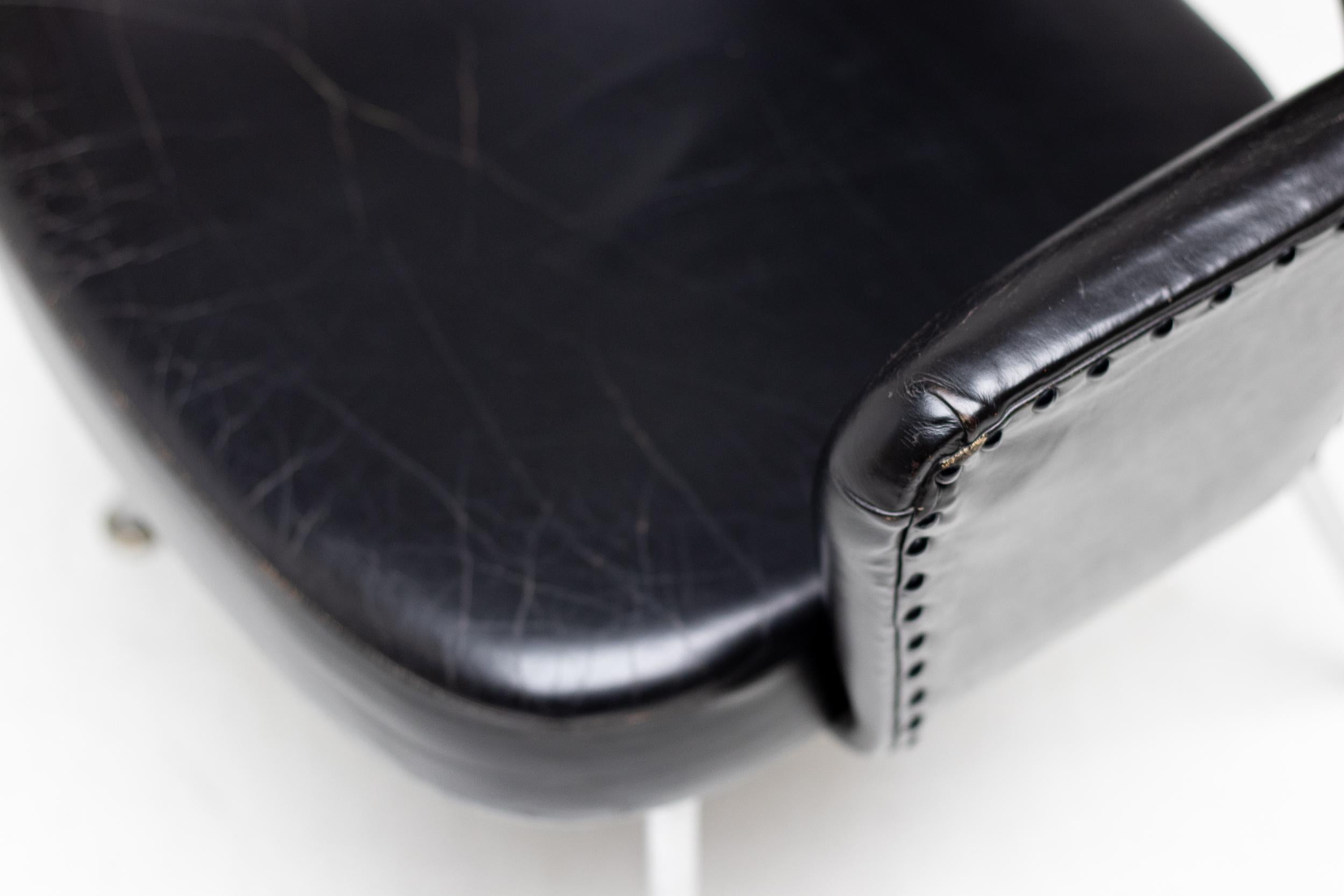 Set di 4 poltrone direzionali Saarinen per Knoll in pelle nera originale in vendita 3