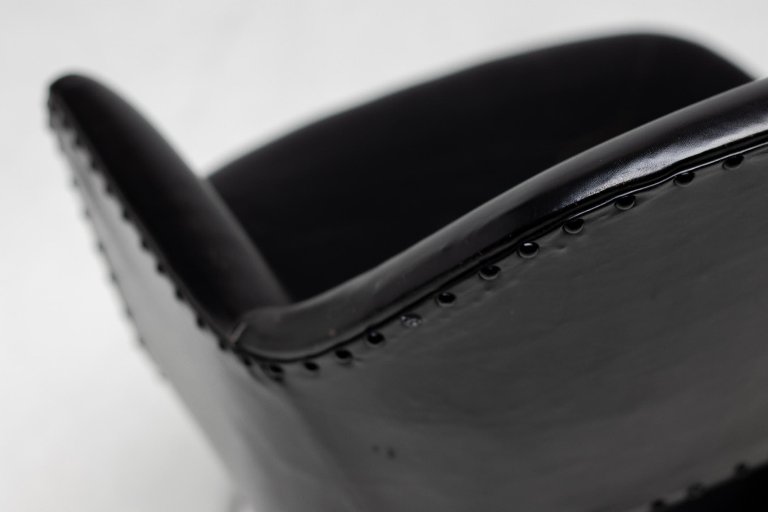 Set di 4 poltrone direzionali Saarinen per Knoll in pelle nera originale in vendita 4