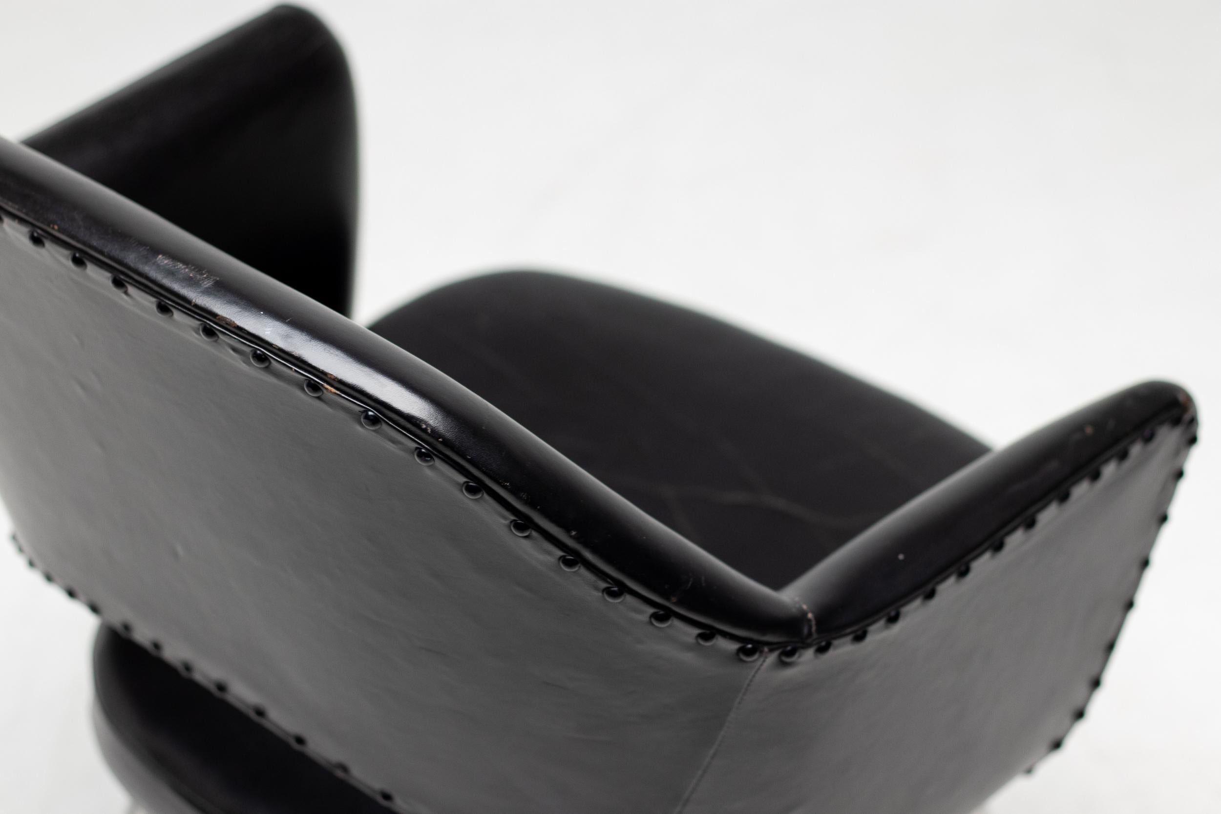 Acciaio Set di 4 poltrone direzionali Saarinen per Knoll in pelle nera originale in vendita