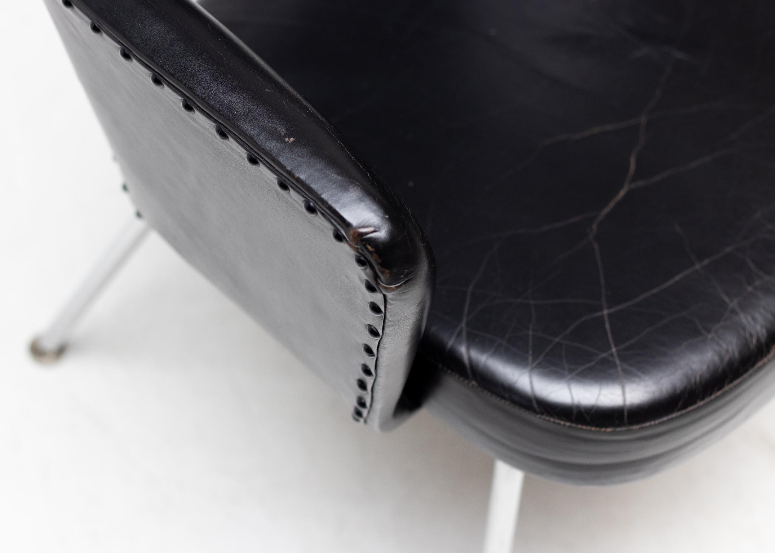 Set di 4 poltrone direzionali Saarinen per Knoll in pelle nera originale in vendita 1