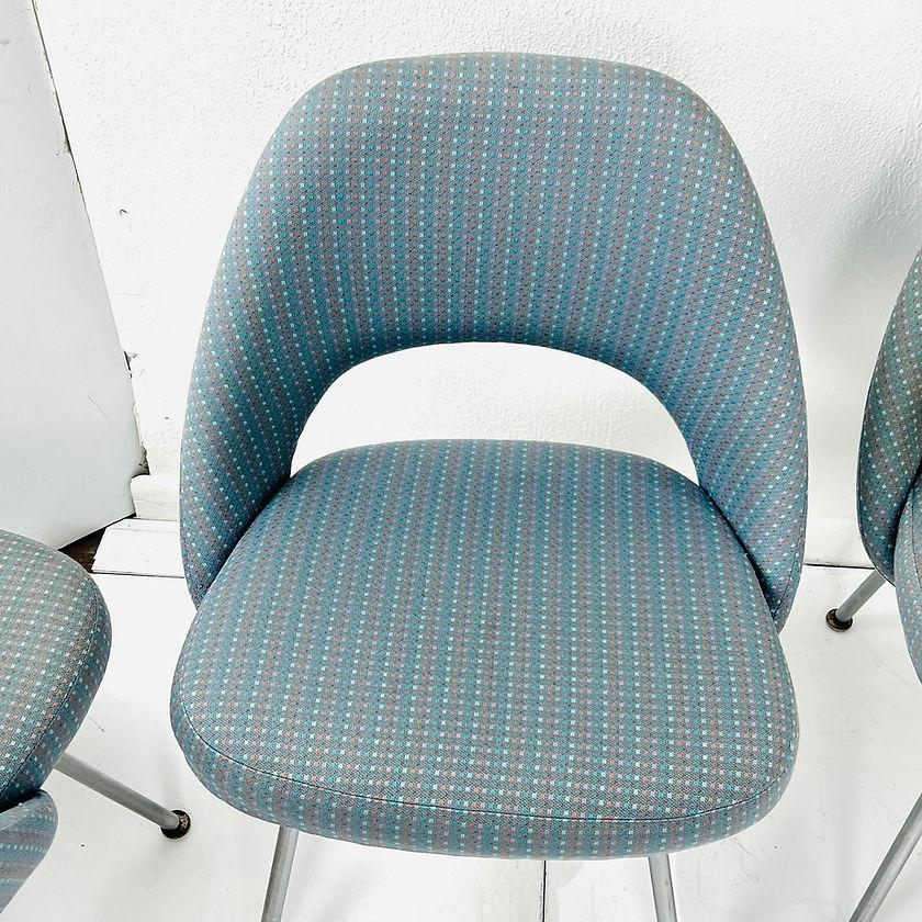 Set of 4 Saarinen Executive Side Chairs by Knoll 4