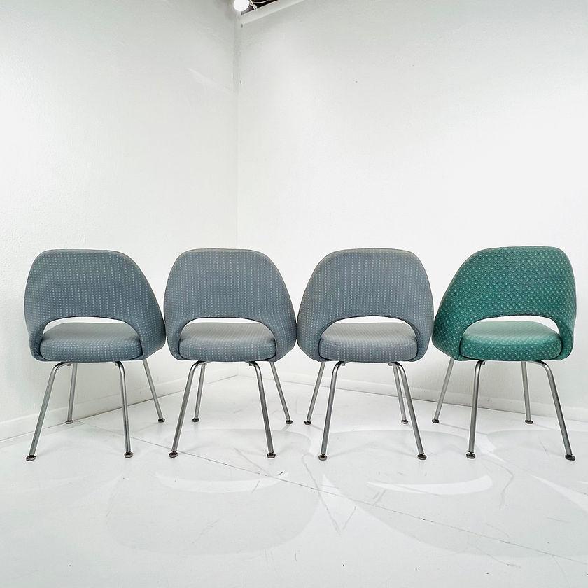 Mid-Century Modern Set of 4 Saarinen Executive Side Chairs by Knoll