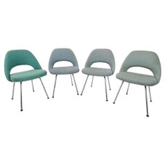 Retro Set of 4 Saarinen Executive Side Chairs by Knoll 
