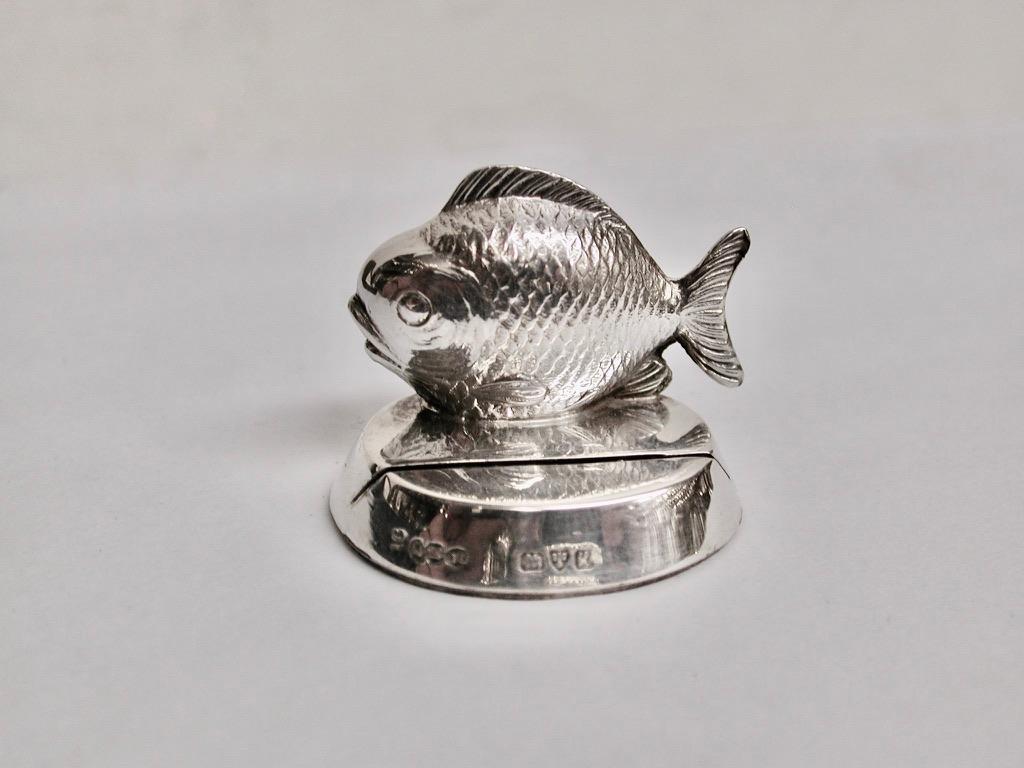 Lote de 4 tarjeteros Samson Mordan Pez de Plata Fechados en 1911 Chester en Bueno estado para la venta en London, GB