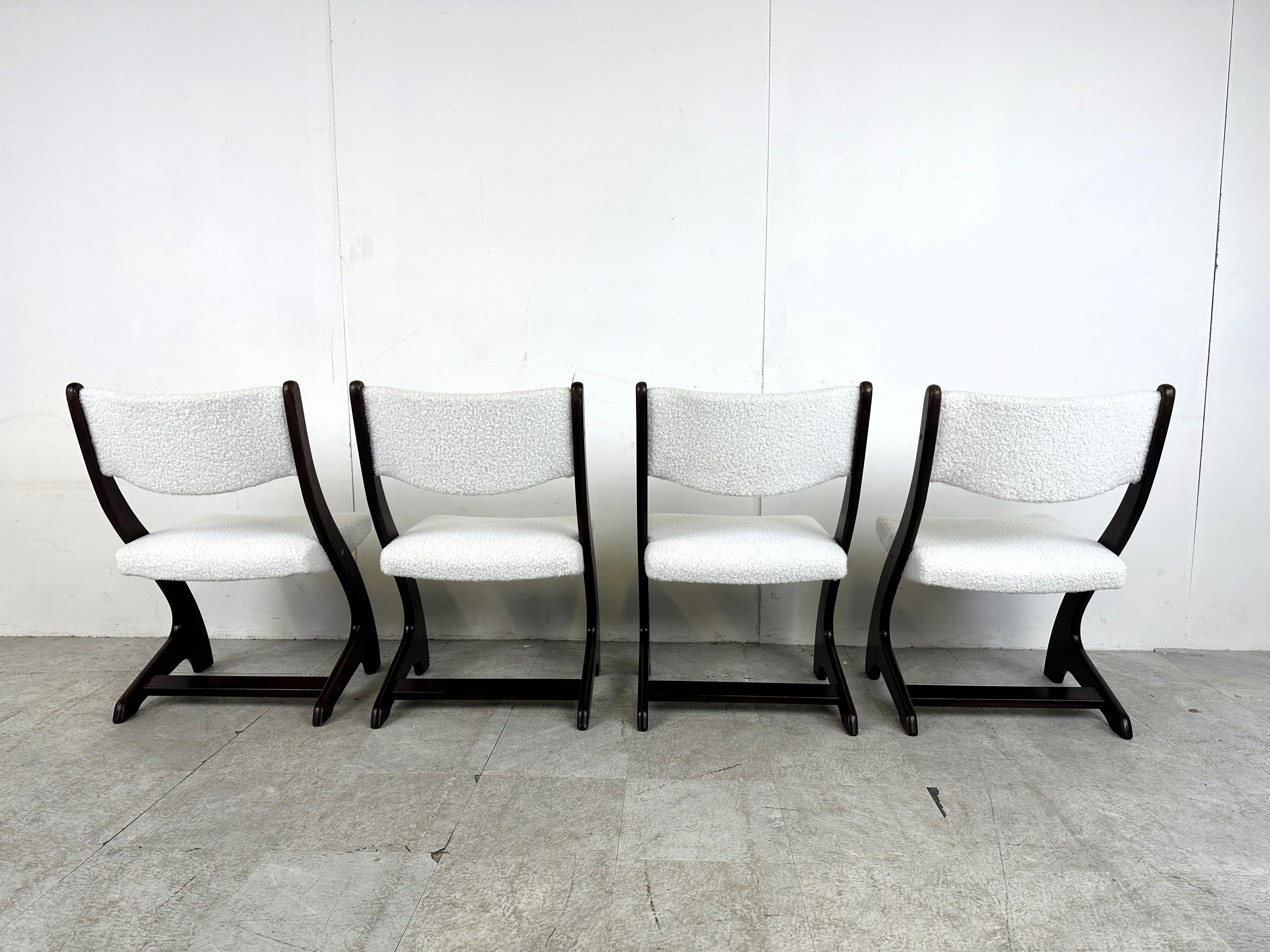 Set of 4 scandinavian bouclé dining chairs, 1960s In Excellent Condition In Leuven, Vlaams Gewest