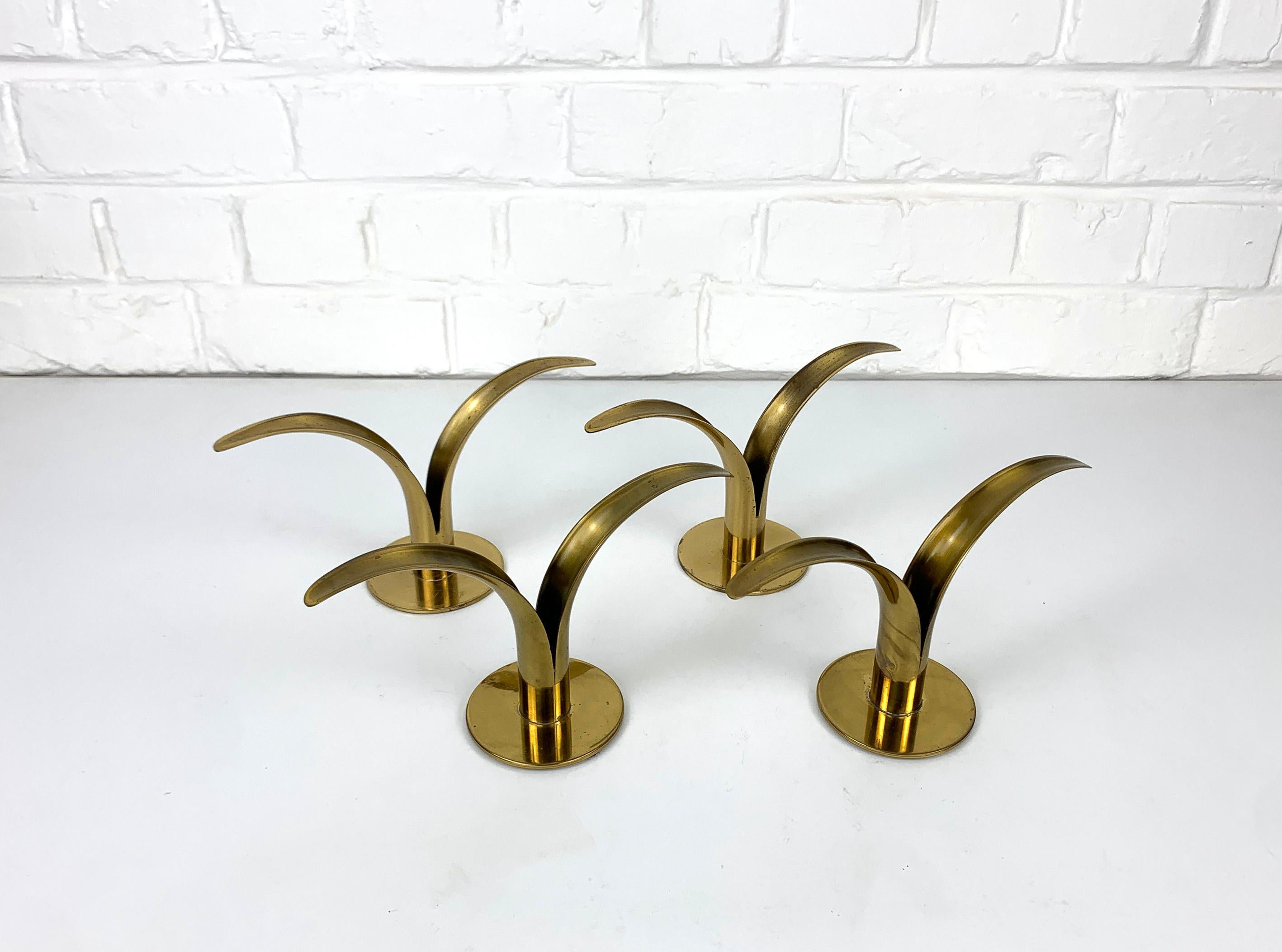 Set of 4 Scandinavian Brass Lily Candleholders Ivar Ålenius Björk Ystad Metall In Good Condition In Vorst, BE