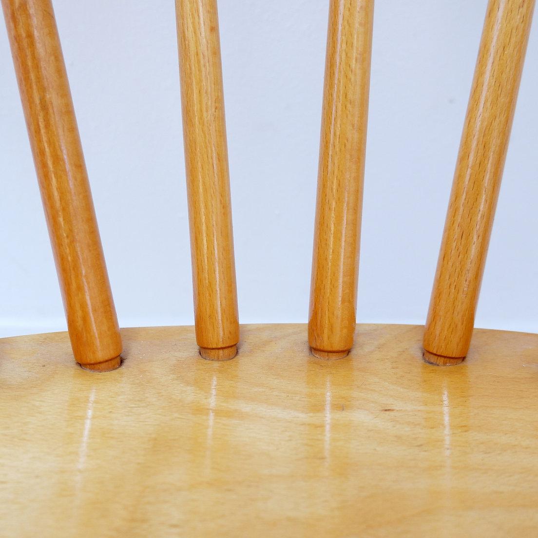 Set of 4 Scandinavian chairs from the 50s/60s
Style 'Fanett' Chairs By Ilmari Tapiovaara
Measures : 42,5x49cm H:79 cm SH:43cm 
 