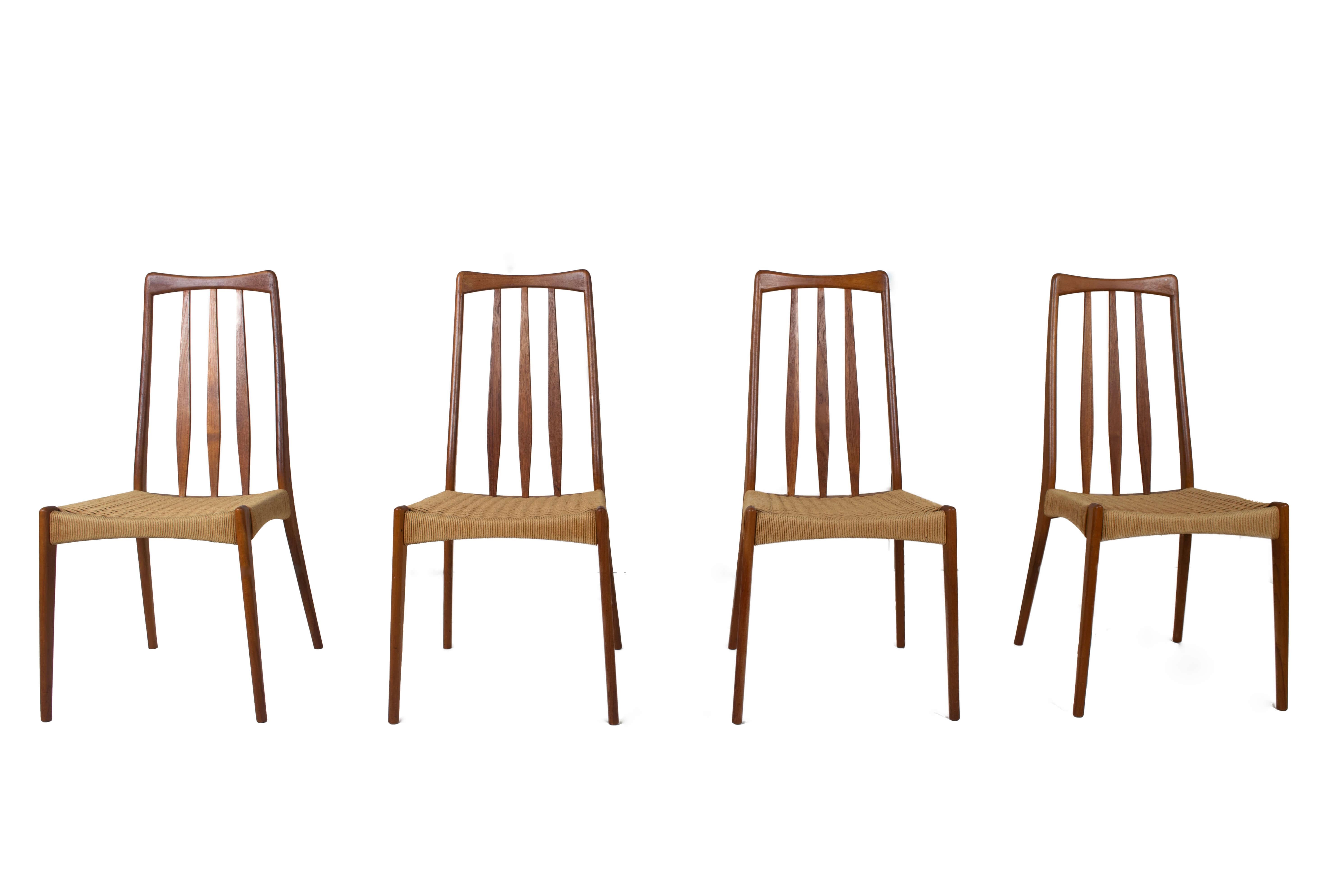 Amazing set of Scandinavian design vintage dining chairs in Papercord and Teak. These chairs have an elegant design with a slat back. The design reminds of Mogens Kold / Niels Kofoed. The seating is made of reed. The legs on the back are slightly