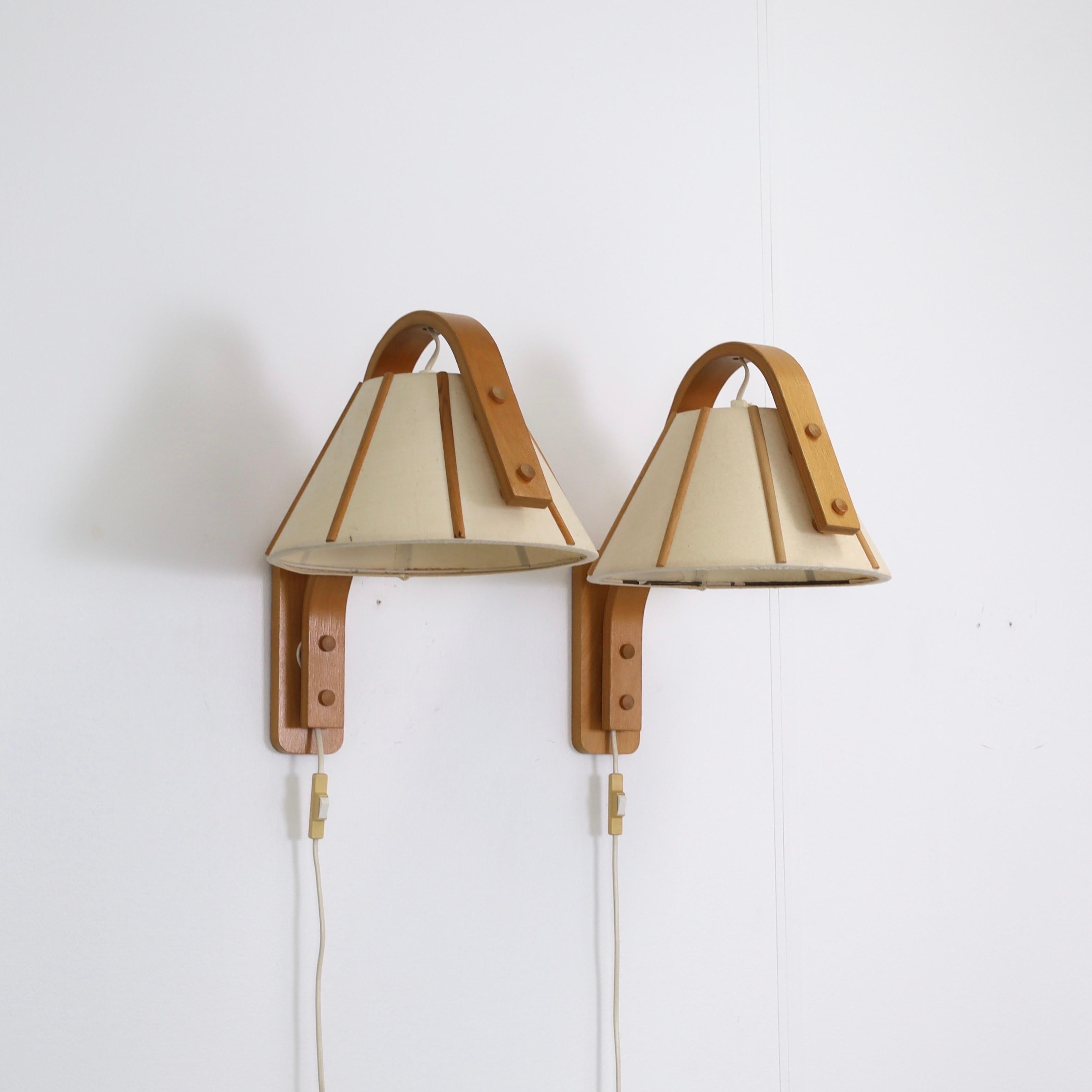 Set of 4 Scandinavian Modern Beech wood wall lamps by Jan Wickelgren, 1970s For Sale 1