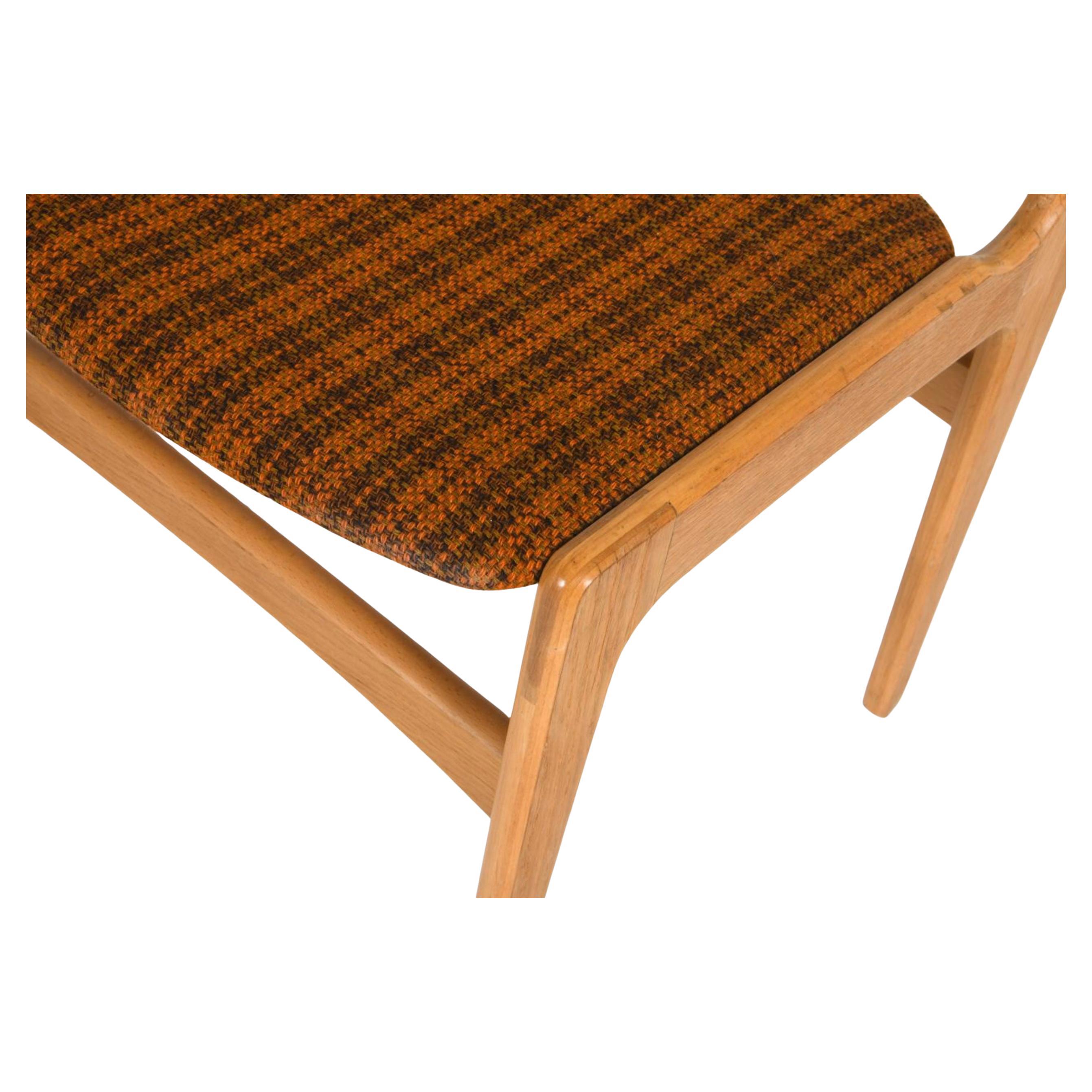 Juego de 4 sillas de comedor modernas escandinavas de roble de Erik Buch Carpintería en venta