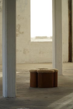 Ensemble de 4 tabourets sculpturaux Art Déco français en Wood et laine d'agneau, années 1940