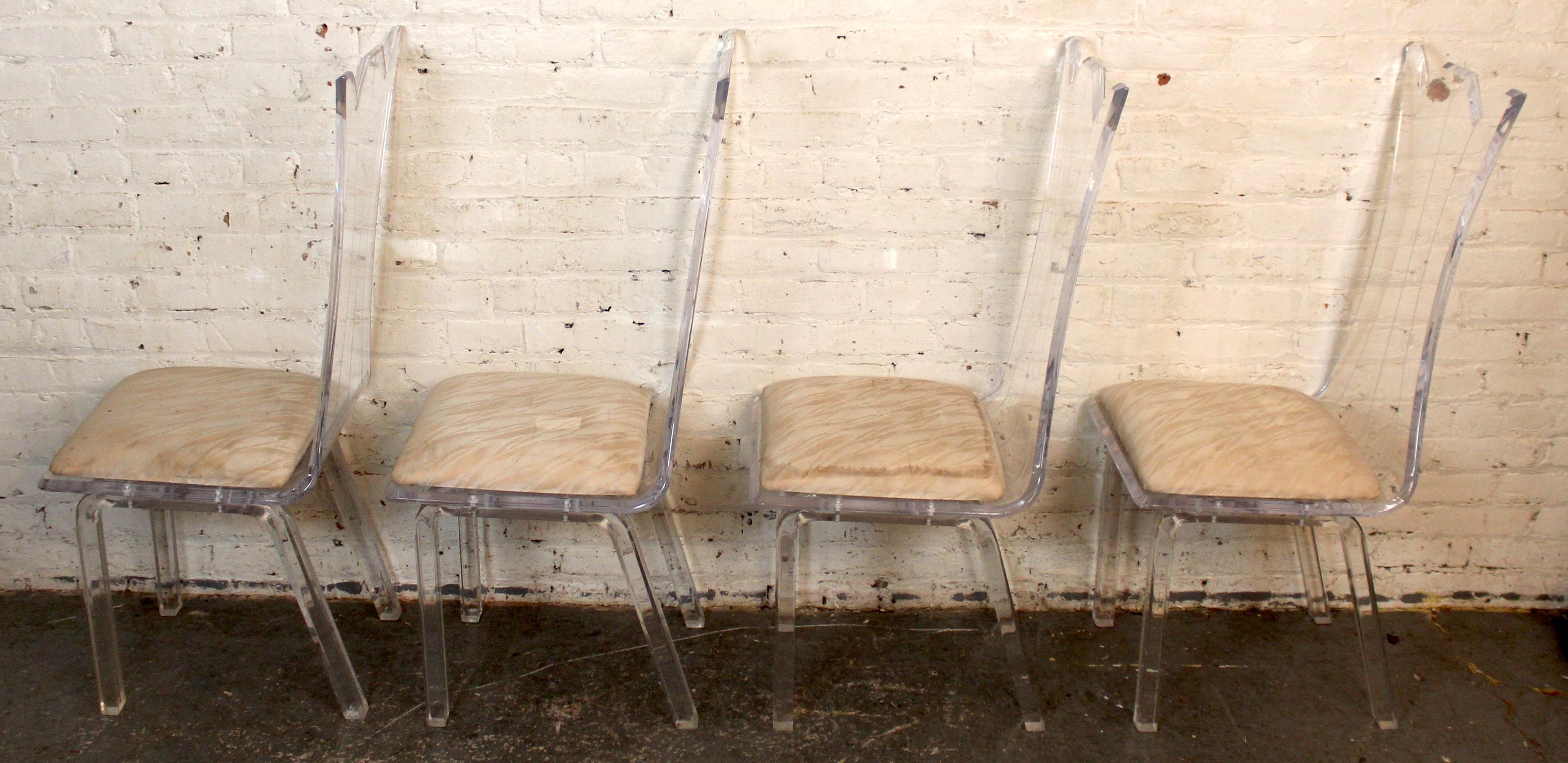 Mid-Century Modern Ensemble de 4 chaises de salle à manger sculpturales à haut dossier en Lucite en vente