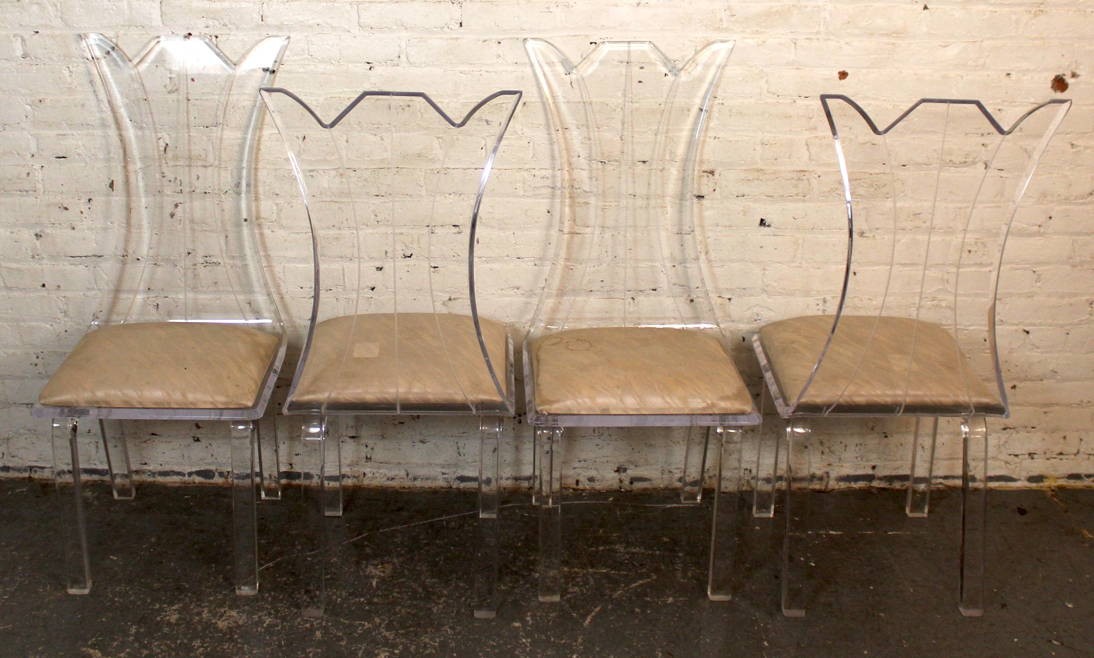 Tissu Ensemble de 4 chaises de salle à manger sculpturales à haut dossier en Lucite en vente
