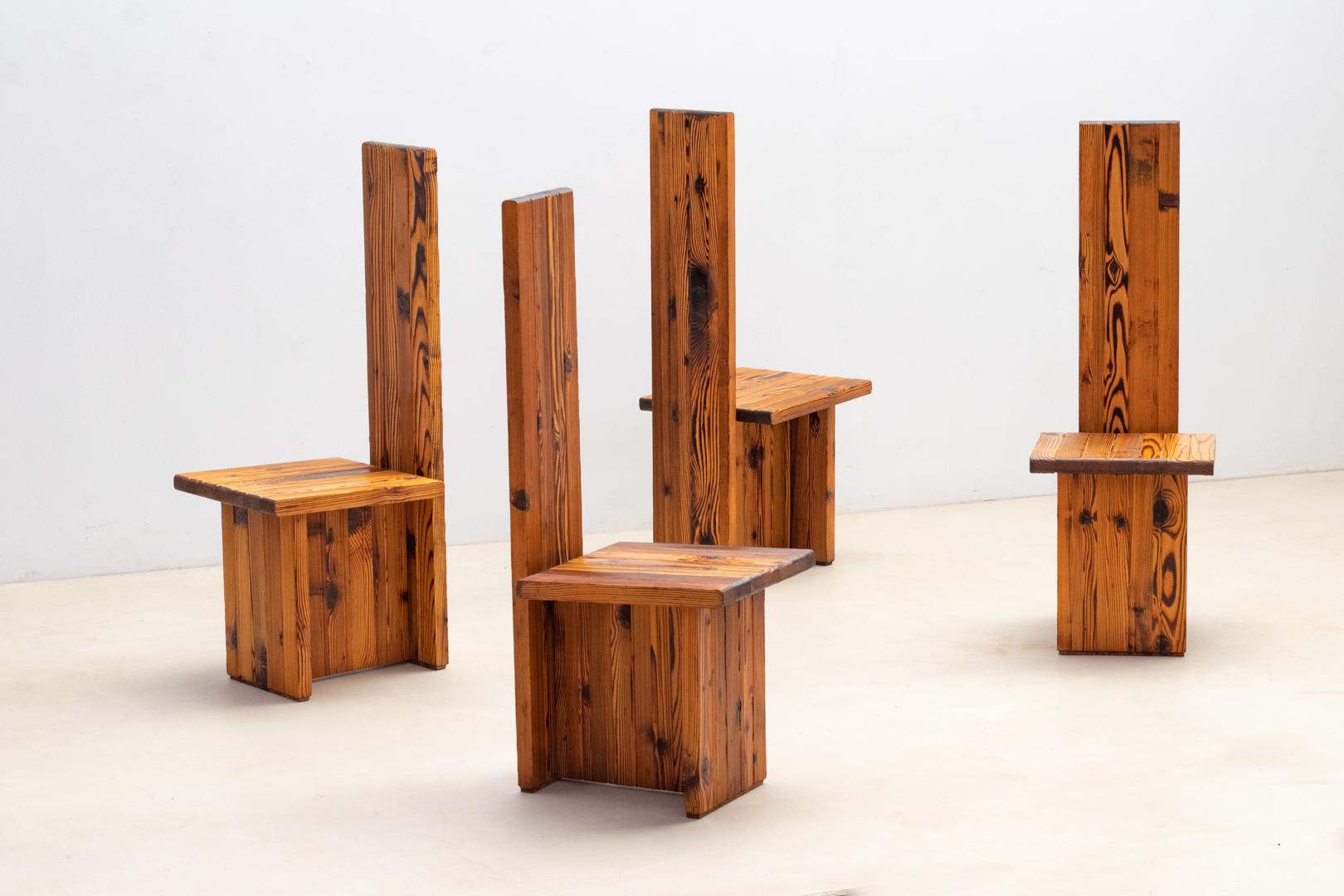 Set of 4 sculptural Italian chairs in pine For Sale 8